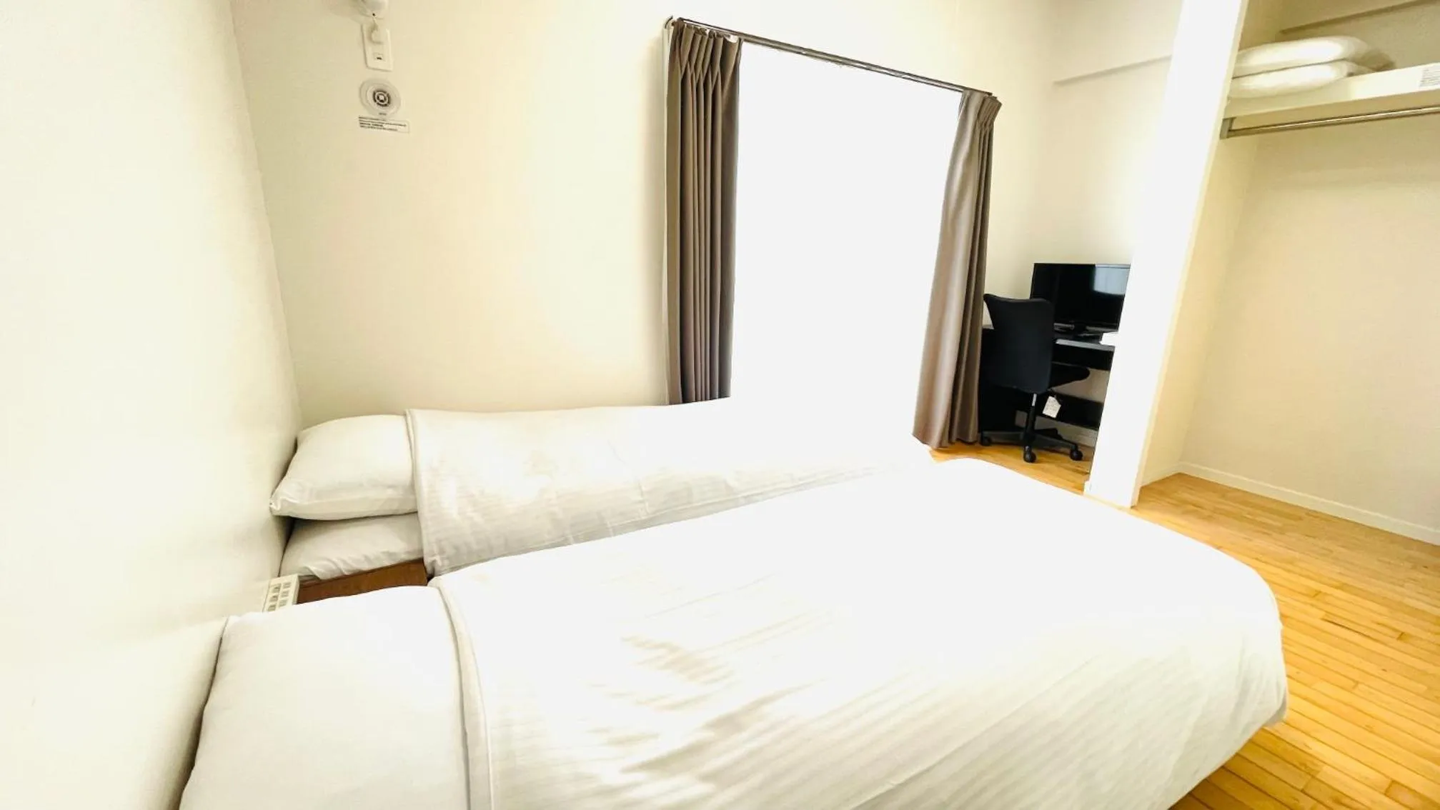 Bed in Condominium GOLF GOLF Tsuboya