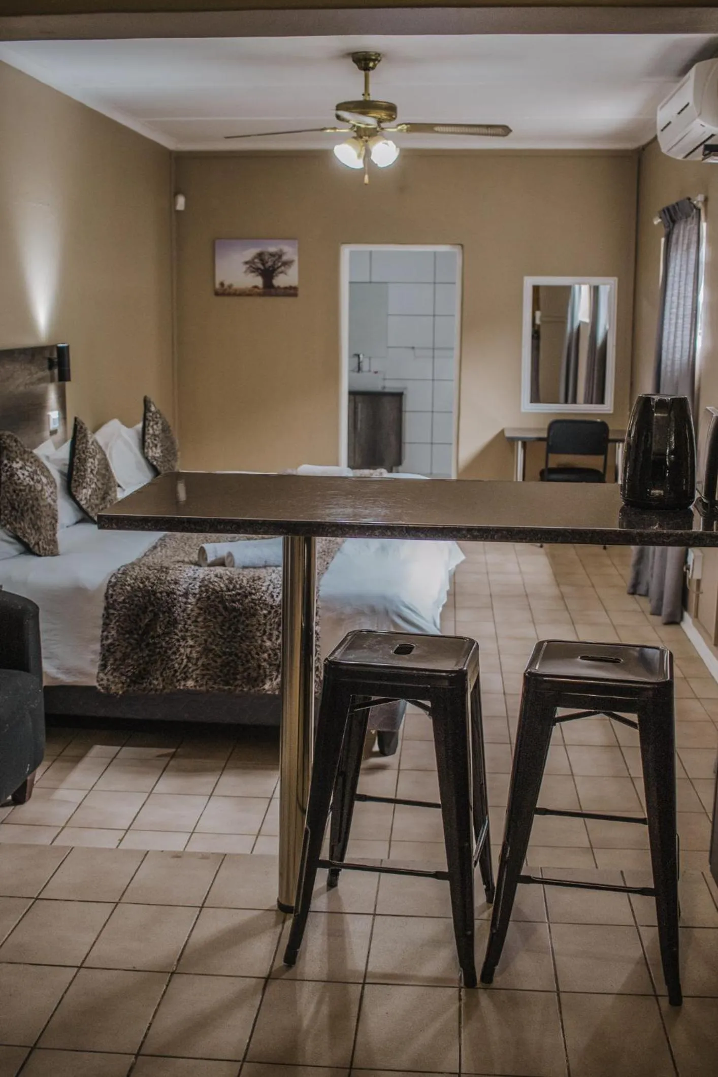 Living room, Bed in Casa Leitao Lodge