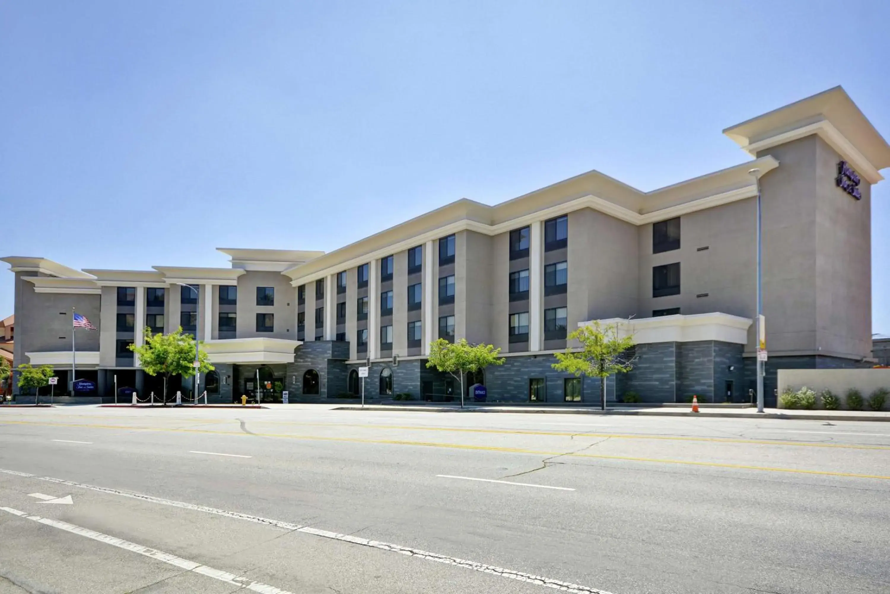 Property building in Hampton Inn & Suites Los Angeles Burbank Airport Property building in Hampton Inn & Suites Los Angeles Burbank Airport