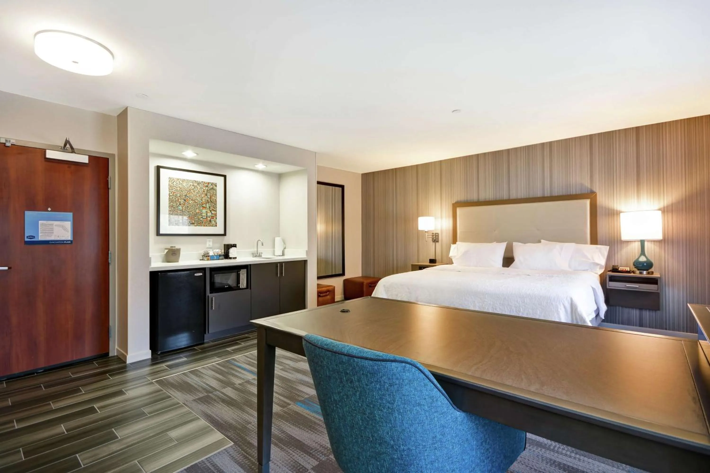 Bedroom, Bed in Hampton Inn & Suites Los Angeles Burbank Airport