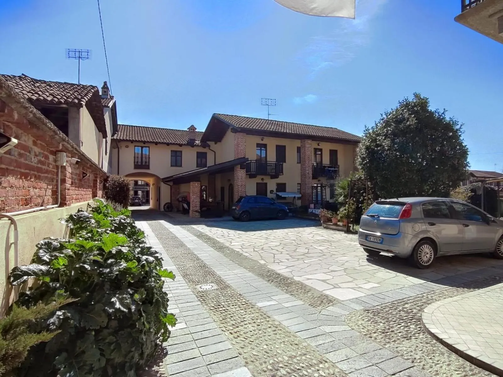 Property building in Al Calar Della Sera