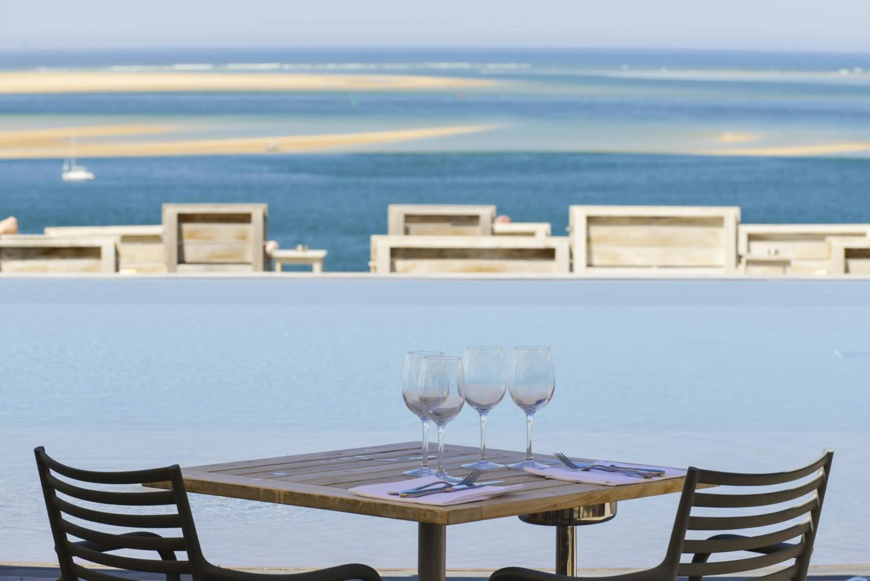 Restaurant/places to eat in Hotel La Co(o)rniche