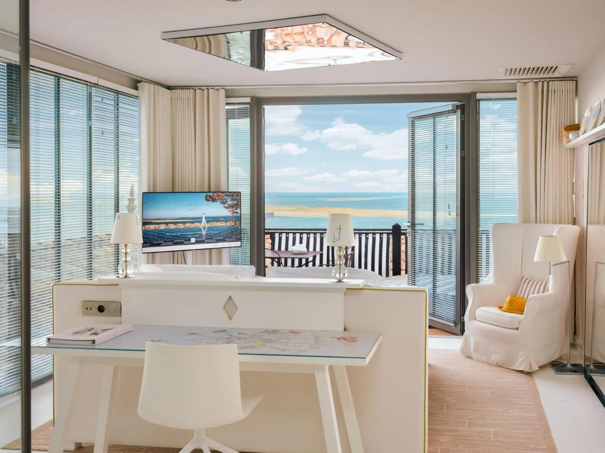 Hotel La Co(o)rniche