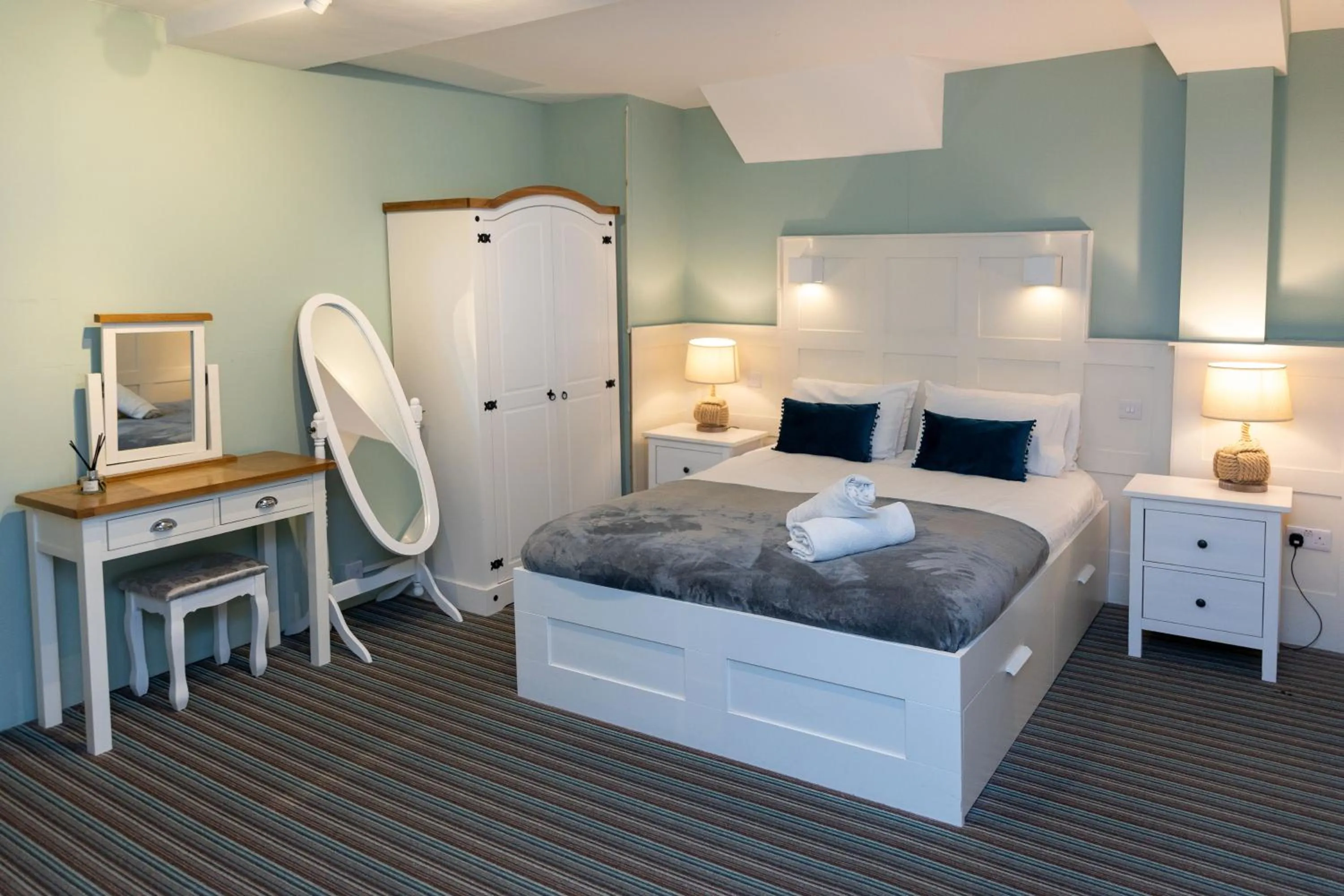 Bedroom, Bed in The Clarendon Hotel