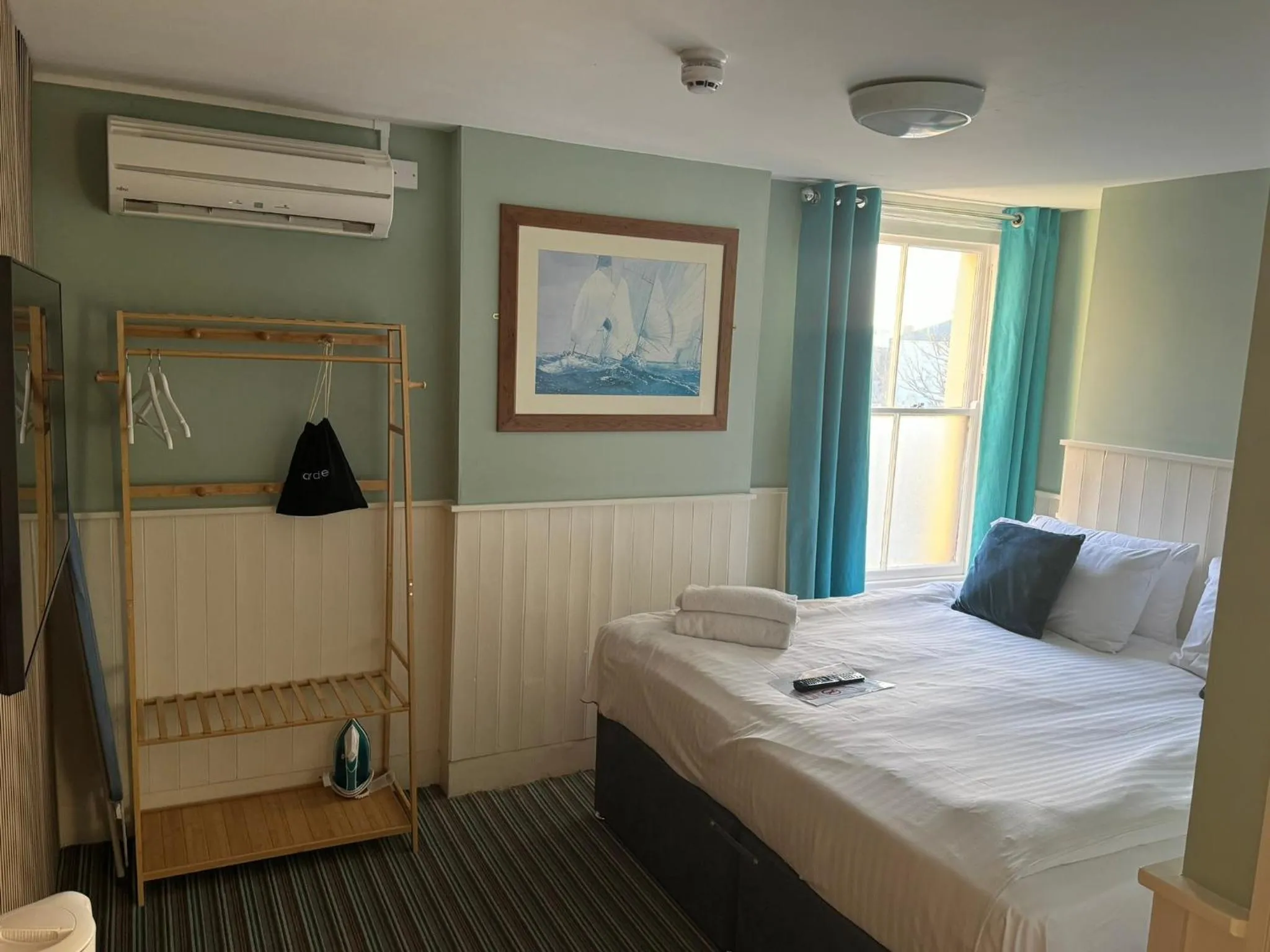 Bedroom, Bed in The Clarendon Hotel