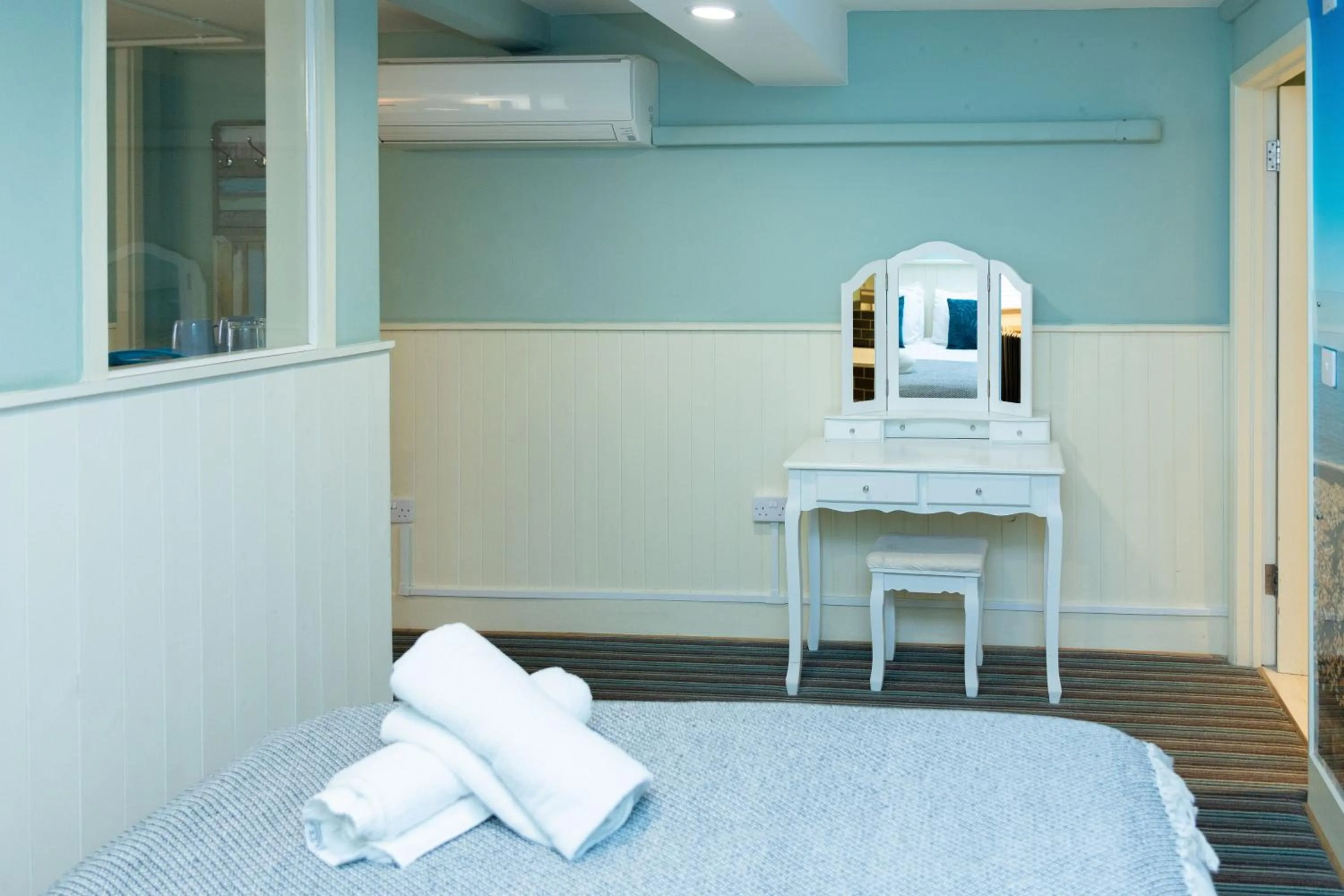 Bedroom, Bed in The Clarendon Hotel