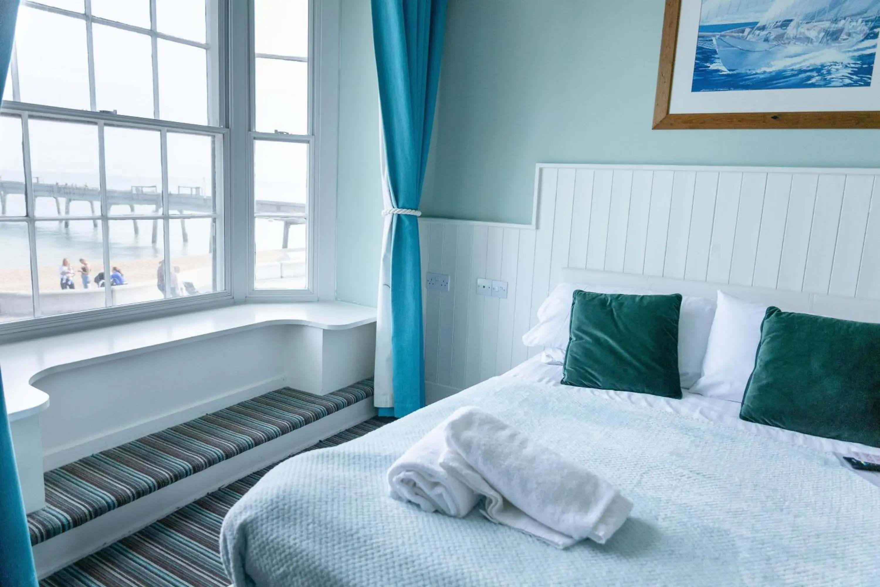 Deluxe Triple Room with Sea View in The Clarendon Hotel Deluxe Triple Room with Sea View in The Clarendon Hotel