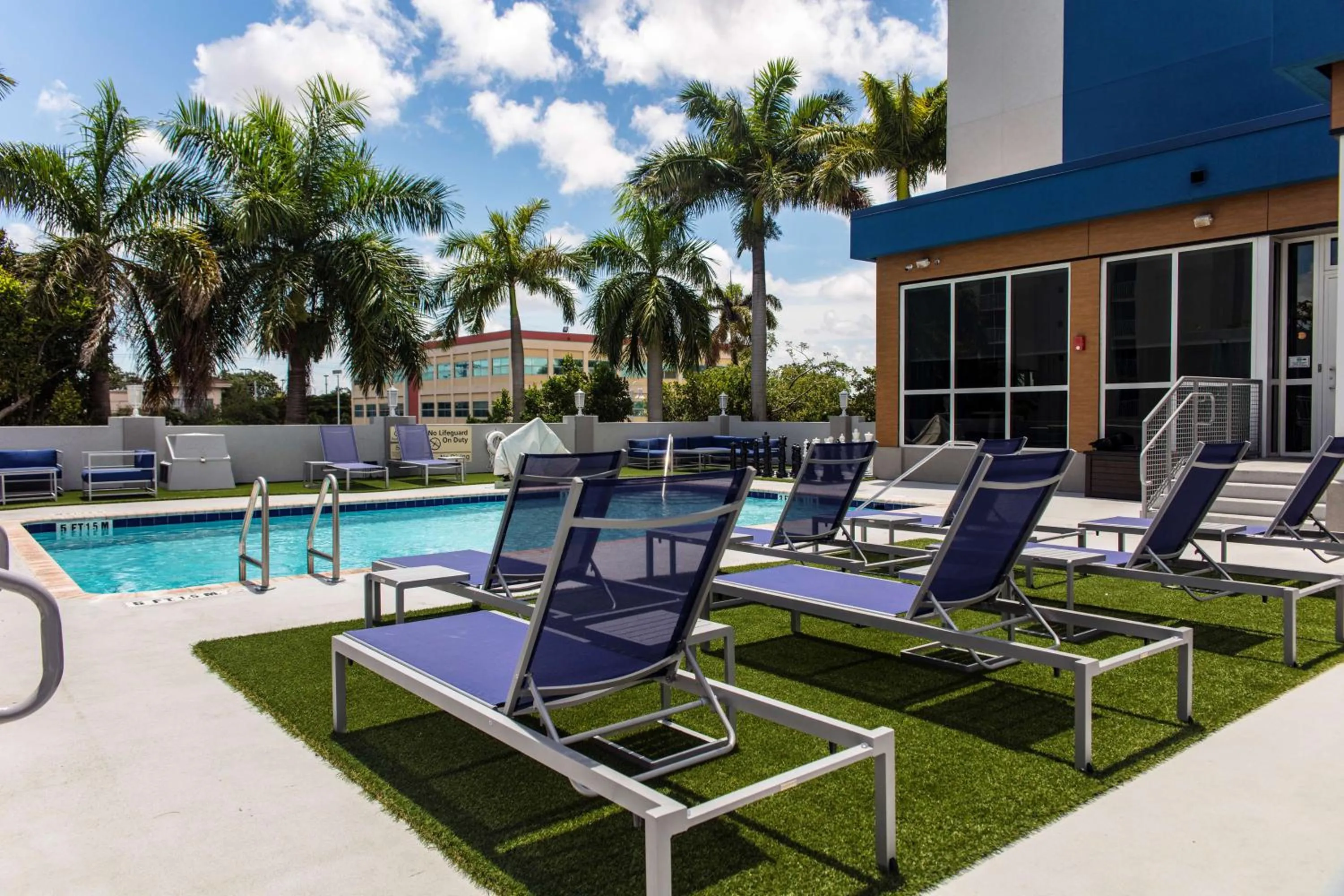 Pool view in Hampton Inn & Suites Miami Airport South/Blue Lagoon
