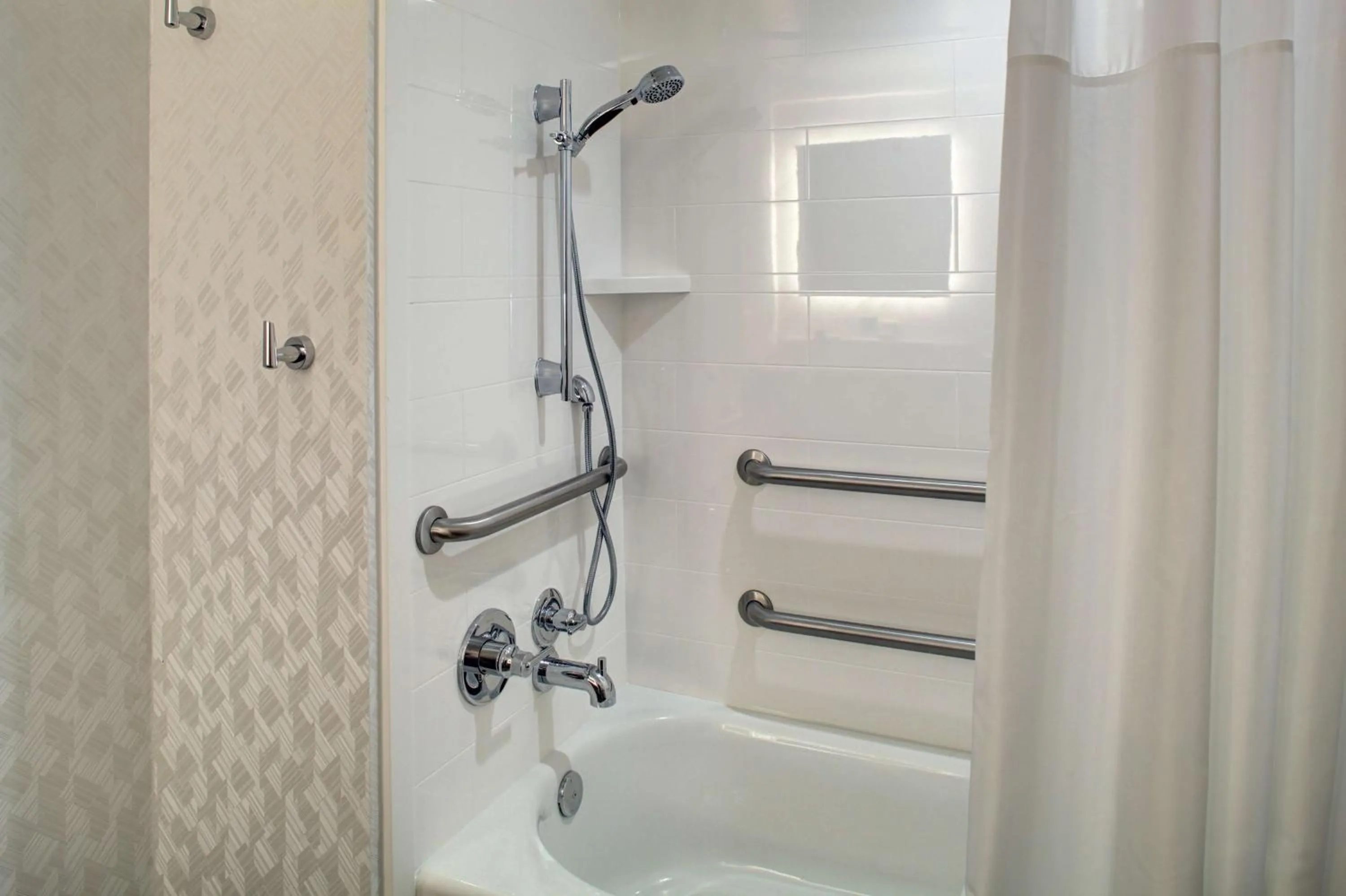 Bathroom in Hampton Inn & Suites Miami Airport South/Blue Lagoon