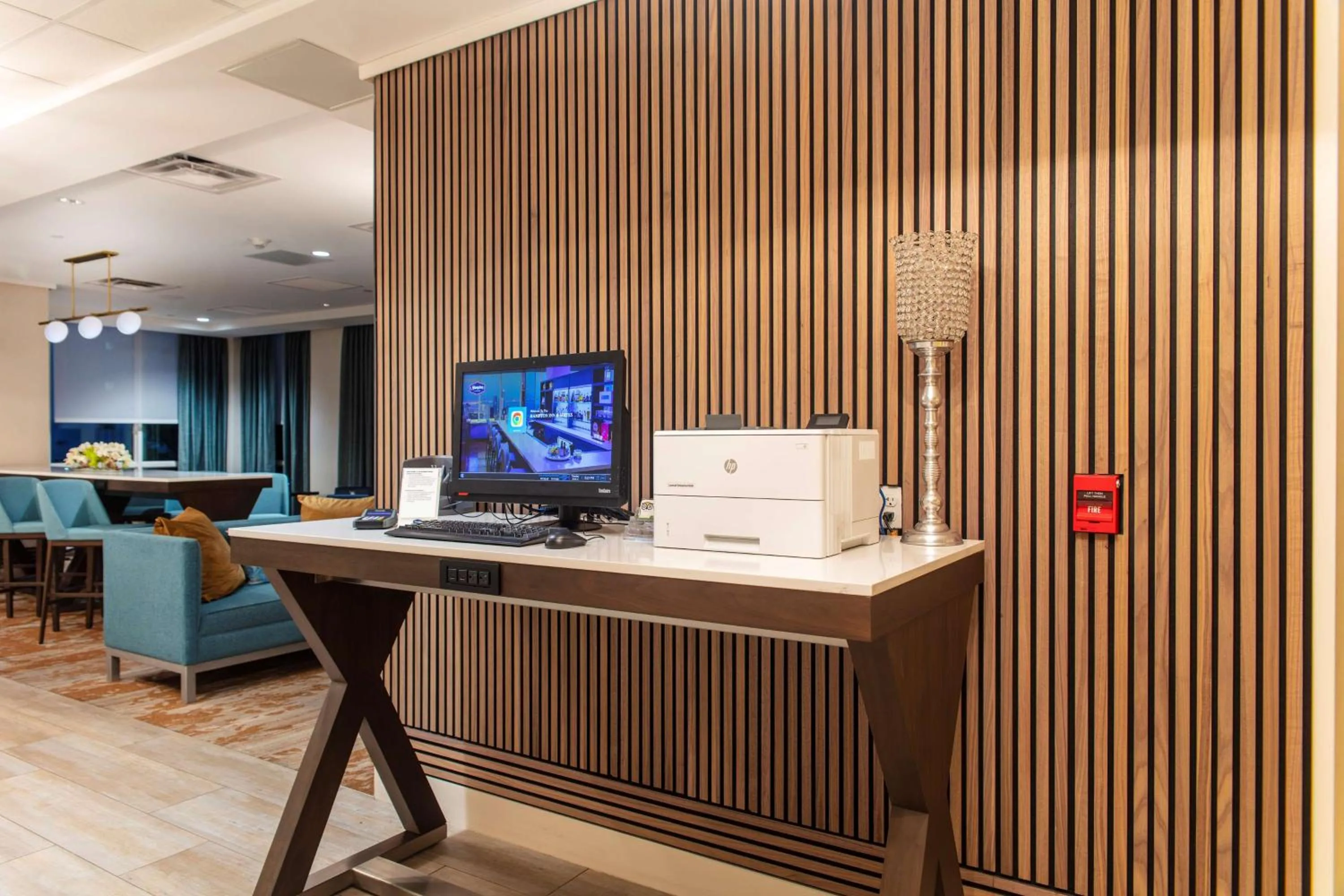 Business facilities in Hampton Inn & Suites Miami Airport South/Blue Lagoon