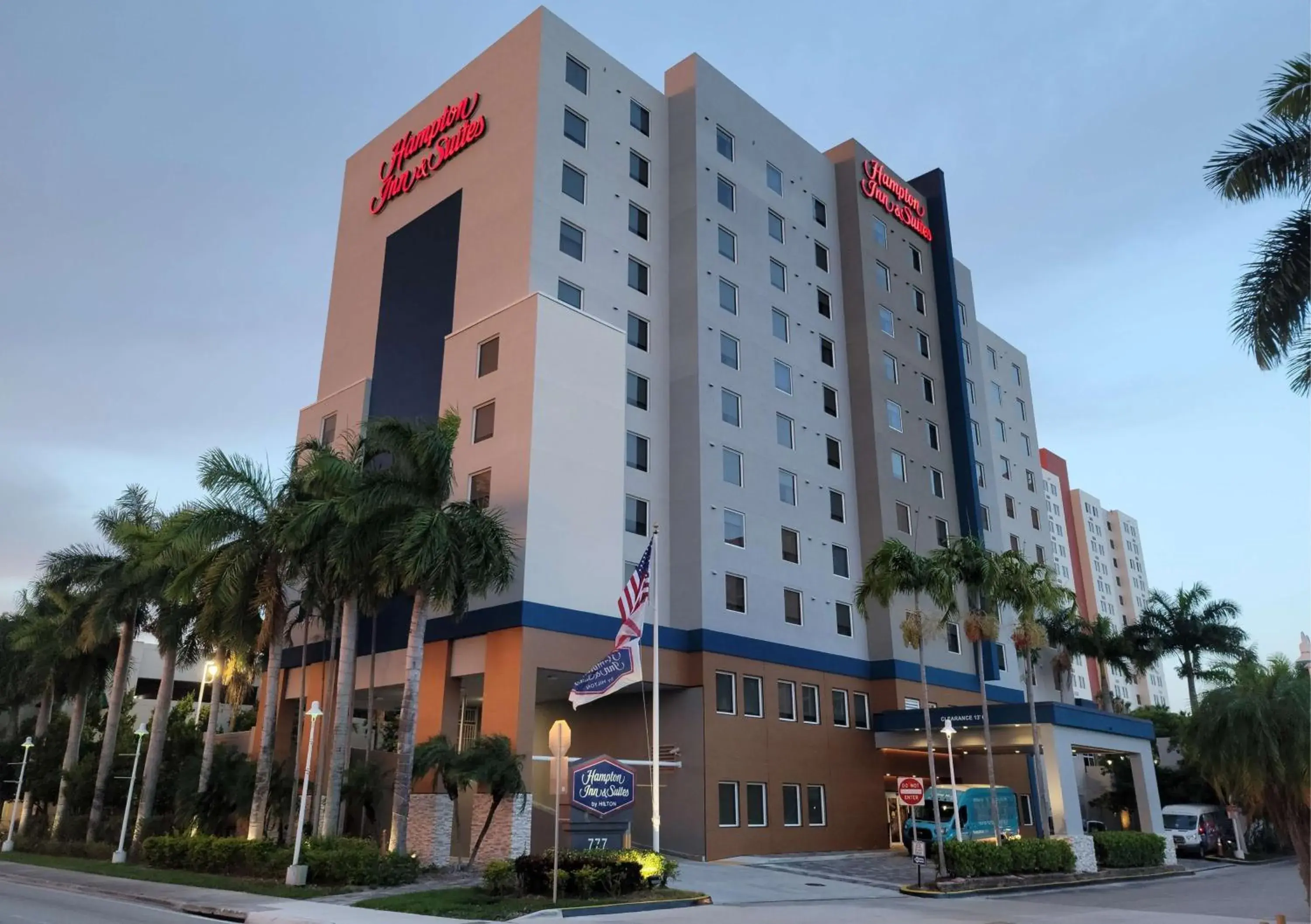 Property building in Hampton Inn & Suites Miami Airport South/Blue Lagoon Property building in Hampton Inn & Suites Miami Airport South/Blue Lagoon