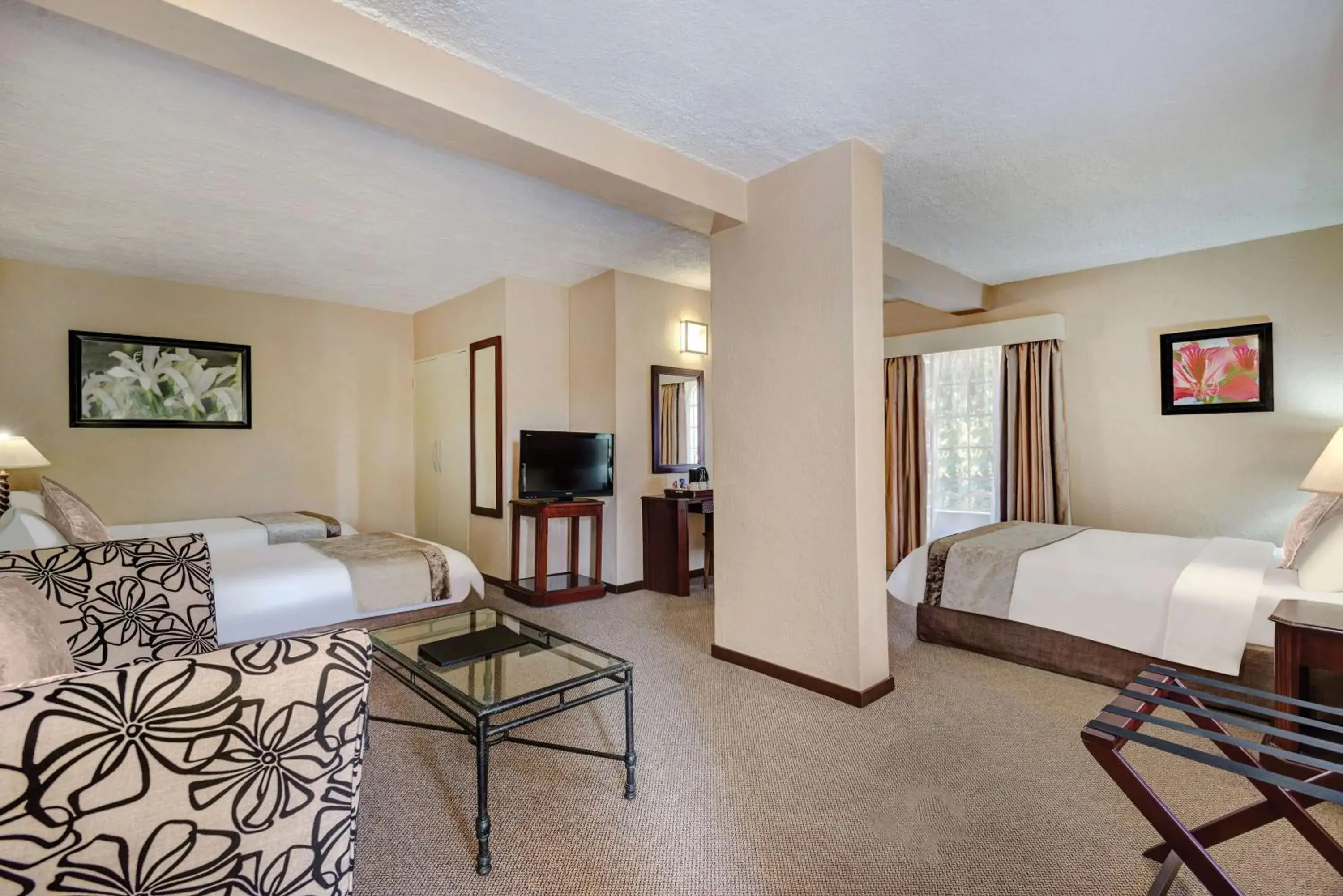 Photo of the whole room, Bed in Hazyview Sun Photo of the whole room, Bed in Hazyview Sun