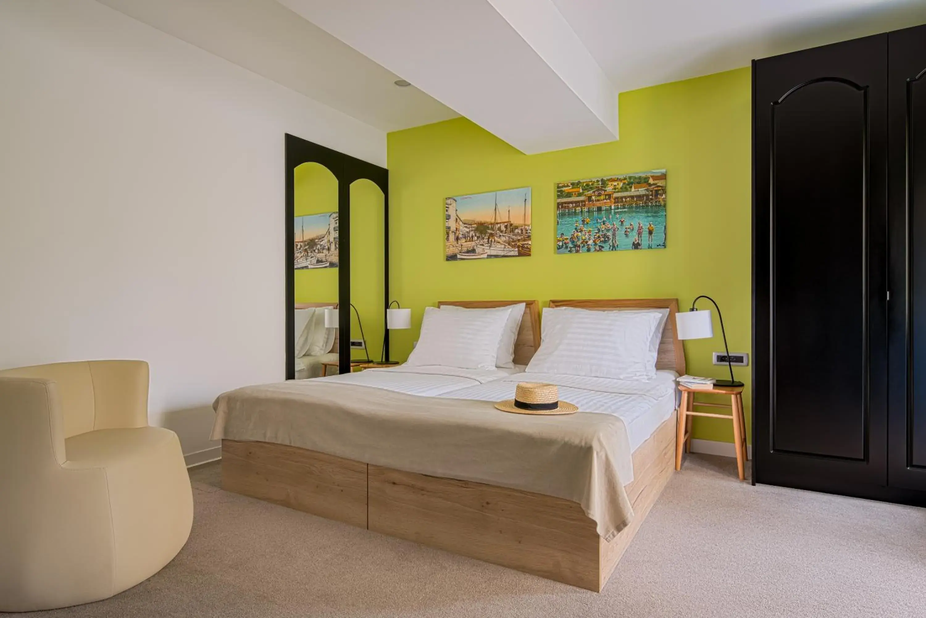 Twin Room - single occupancy - Disability Access in Boutique Hotel Esplanade Twin Room - single occupancy - Disability Access in Boutique Hotel Esplanade