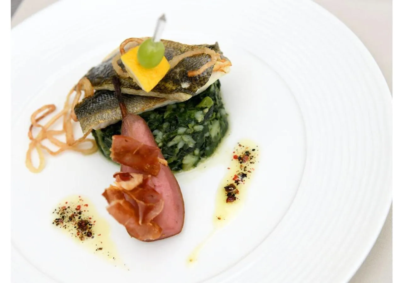 Restaurant/places to eat in Boutique Hotel Esplanade