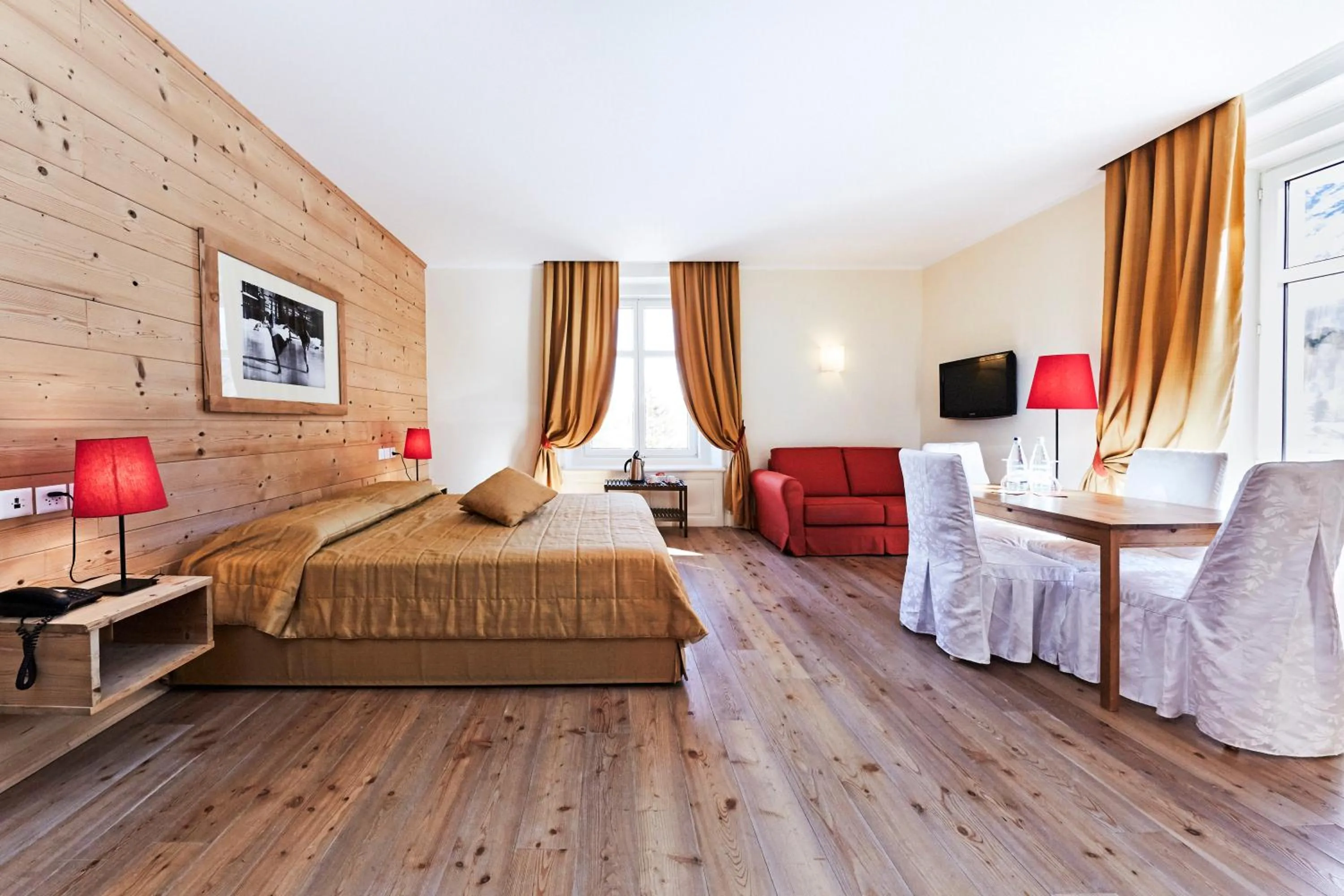 Bed in Maloja Palace Suites CO2-Neutral