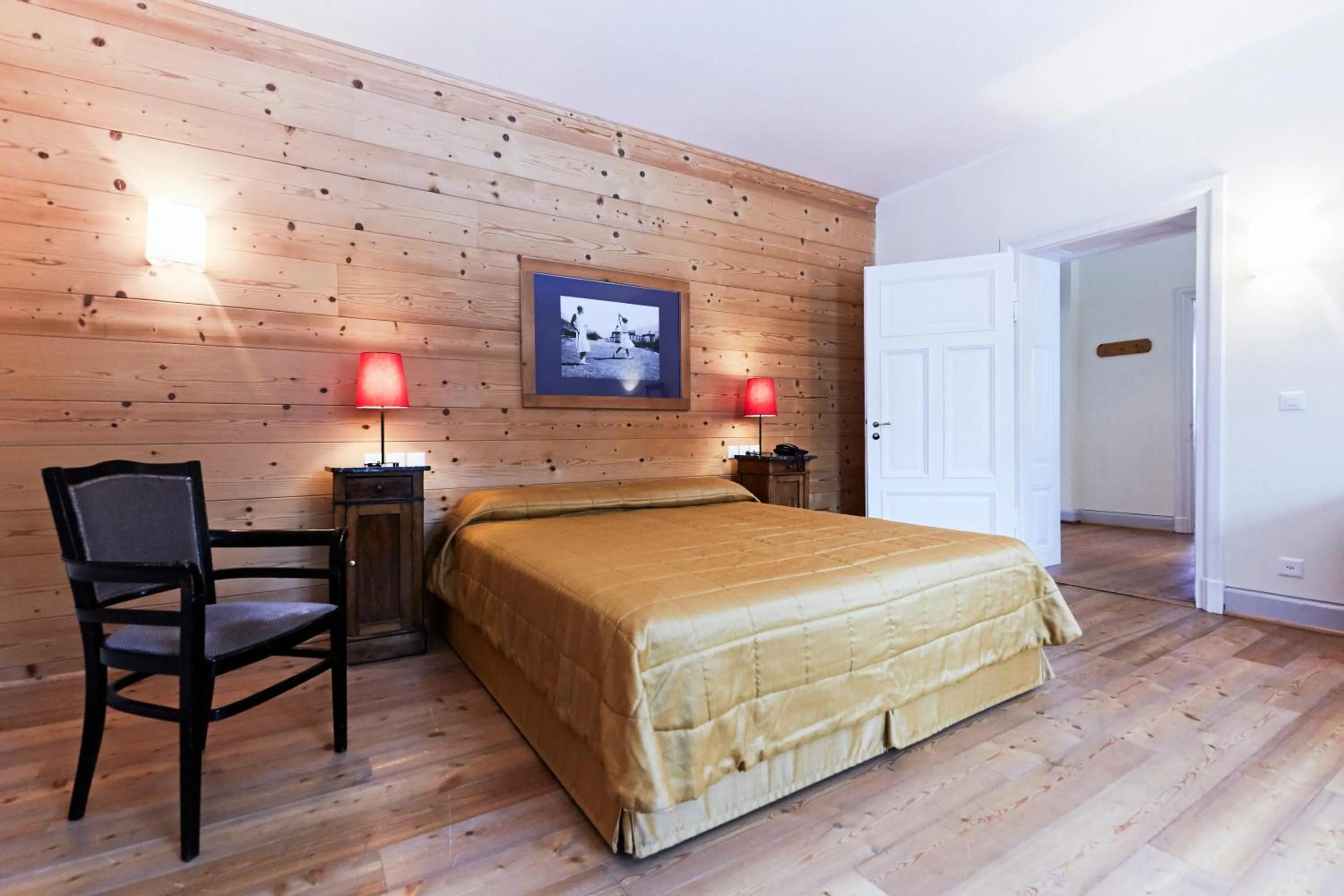 Bed in Maloja Palace Suites CO2-Neutral