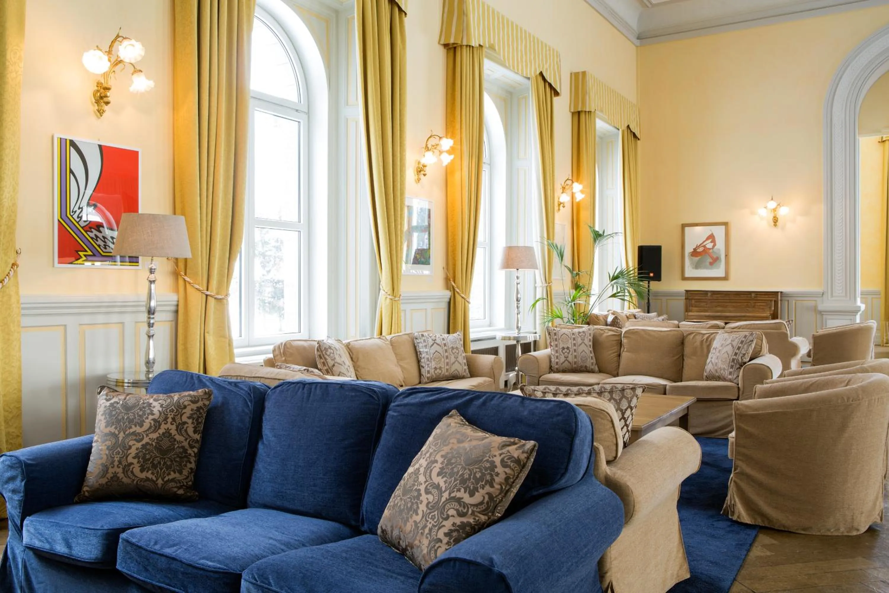 Lounge or bar in Maloja Palace Suites CO2-Neutral