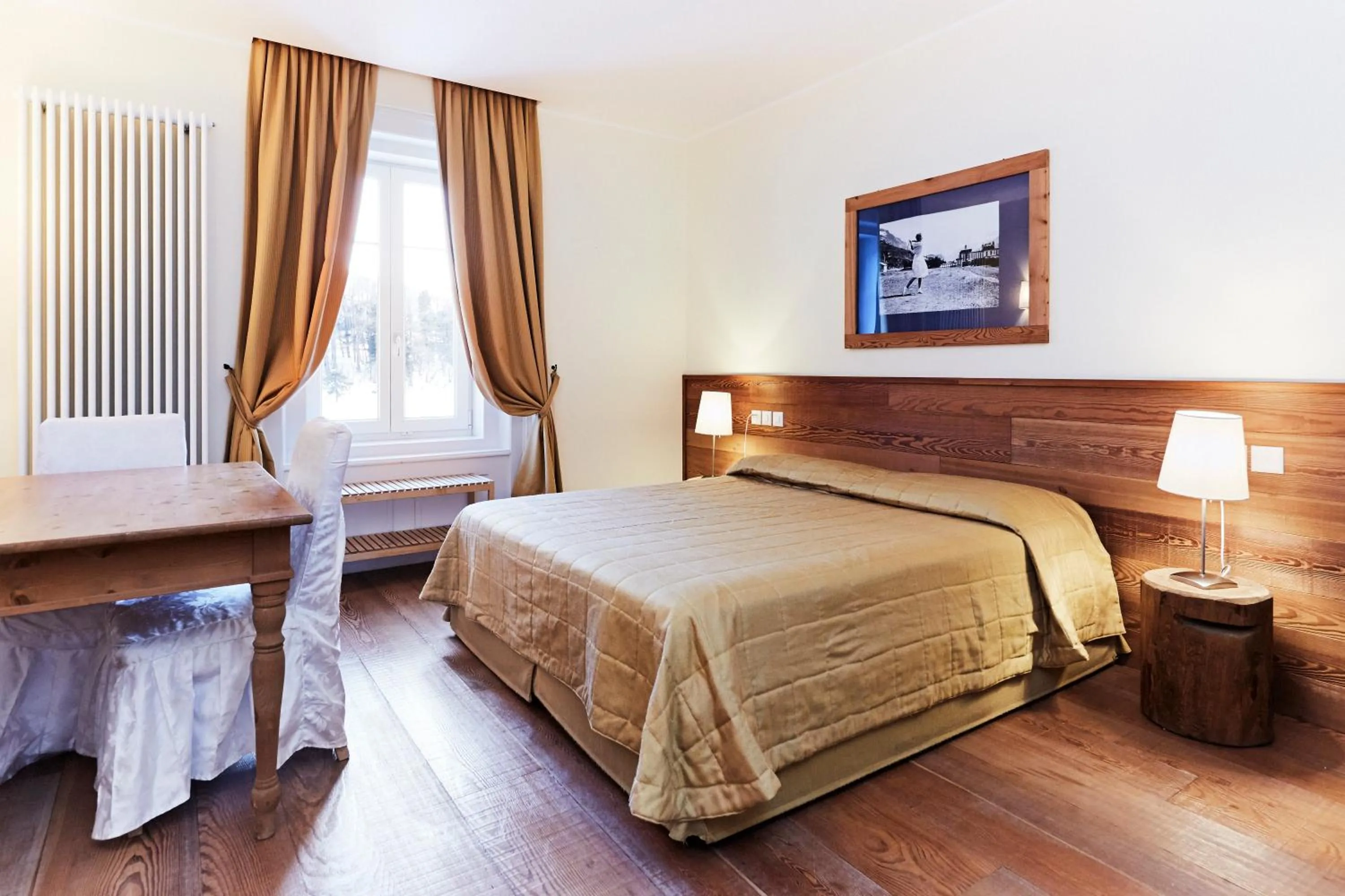 Bed in Maloja Palace Suites CO2-Neutral