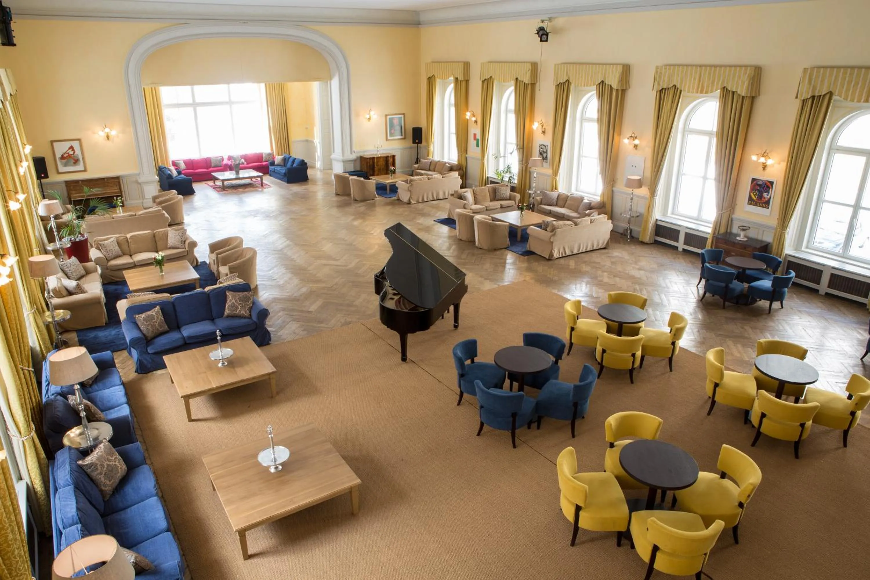 Lounge or bar in Maloja Palace Suites CO2-Neutral