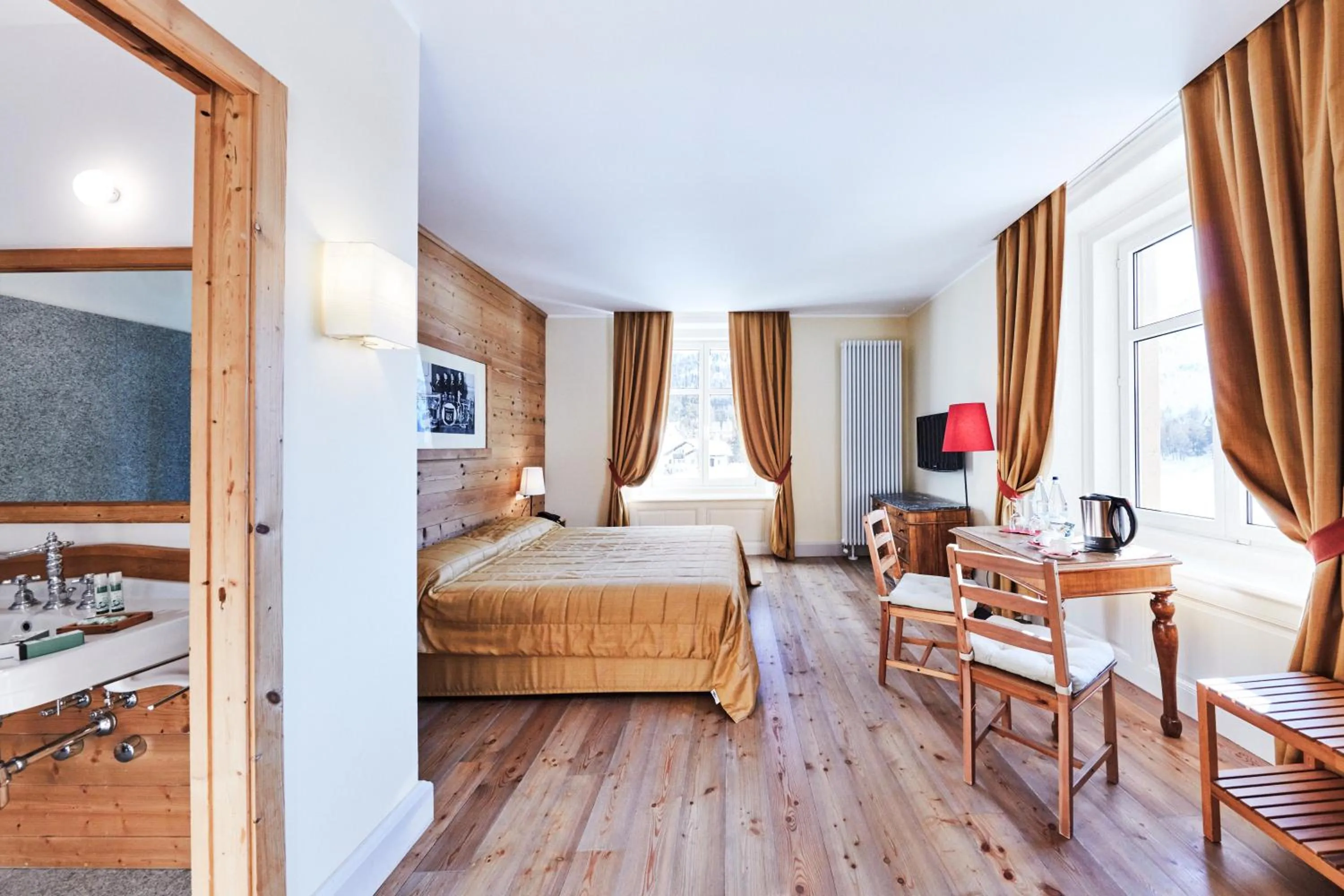 Bed in Maloja Palace Suites CO2-Neutral