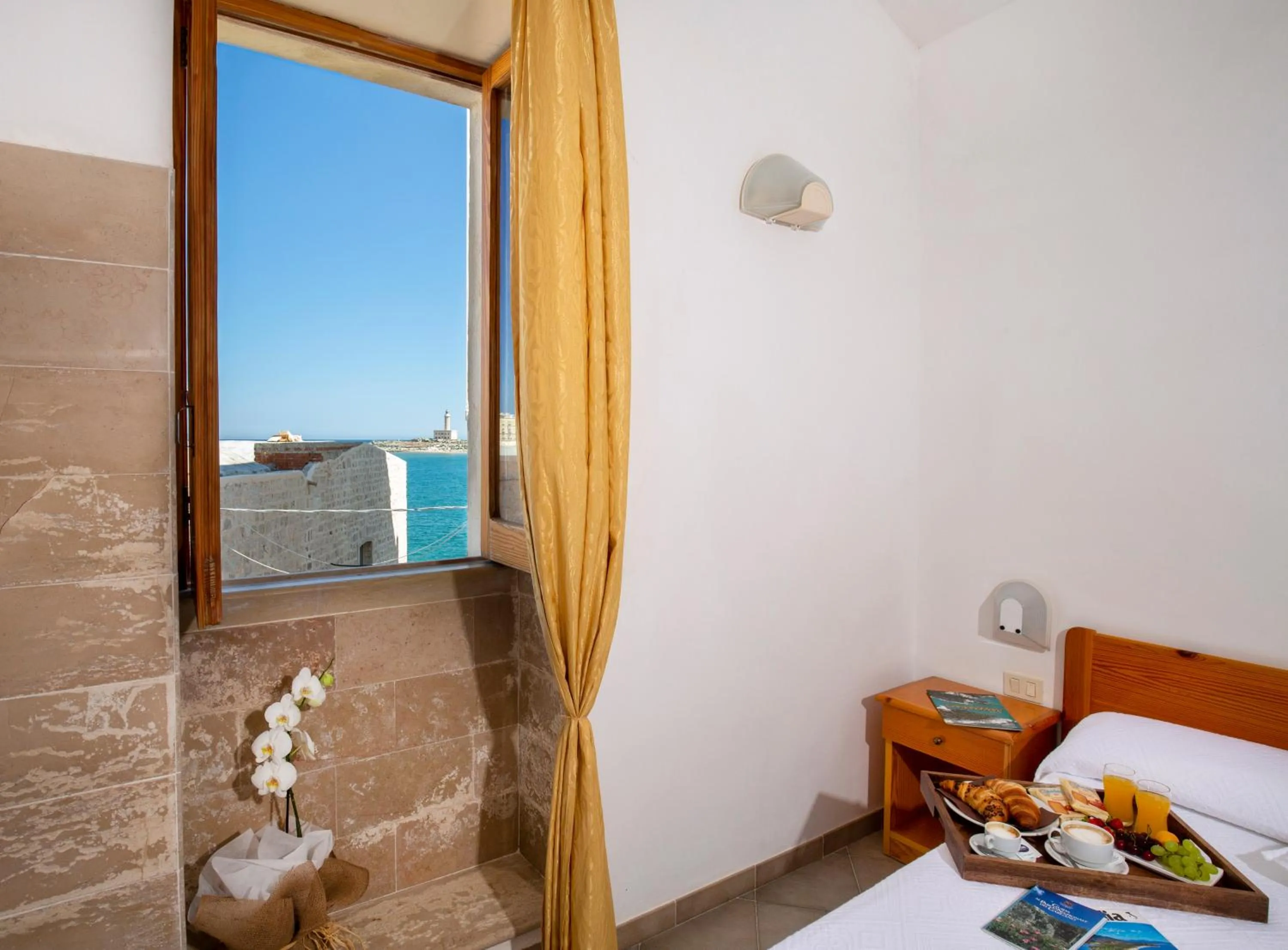 Sea view, Bed in Hotel Punta San Francesco