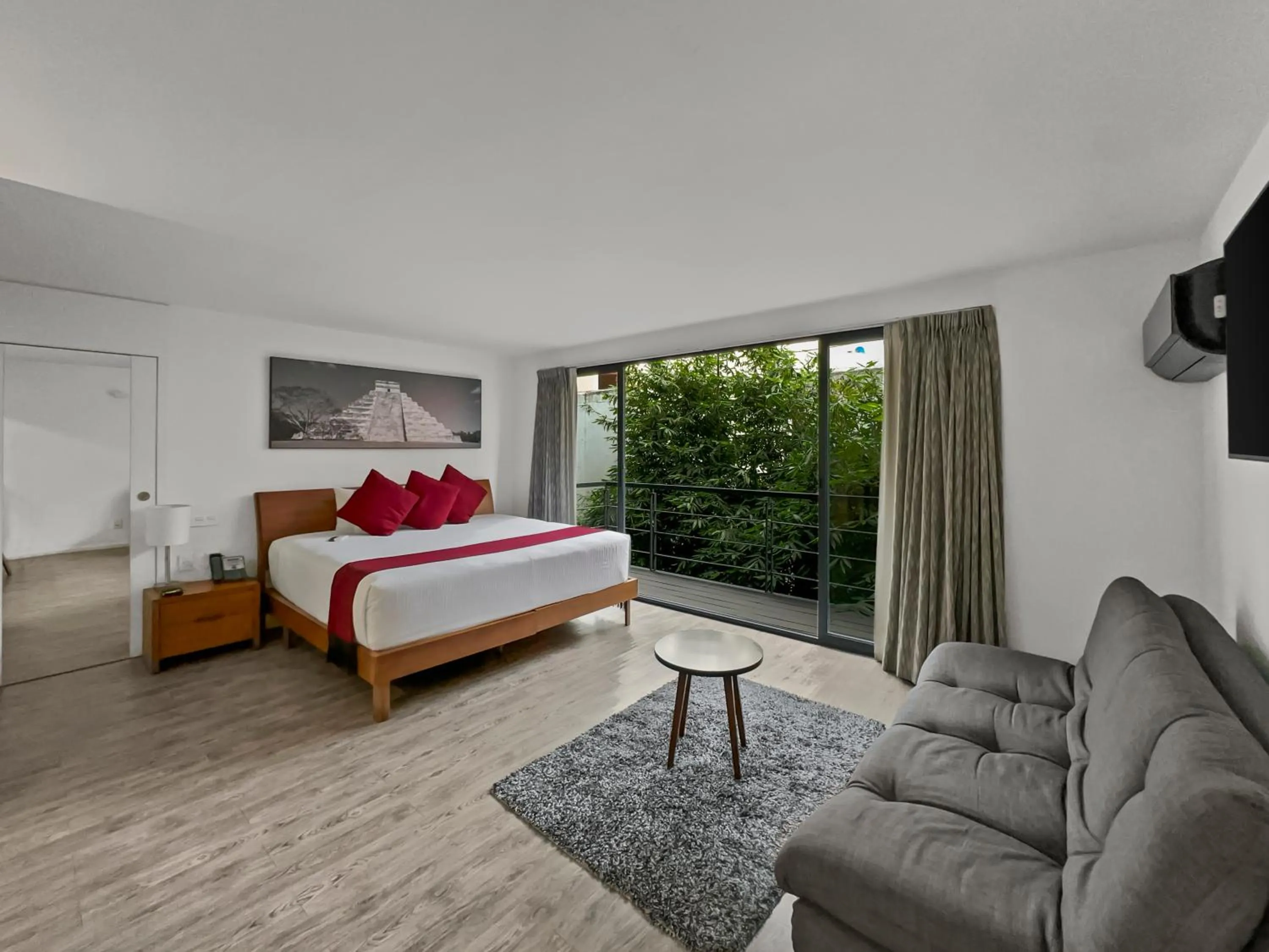 Photo of the whole room, Bed in Armonik Suites By Casanevo