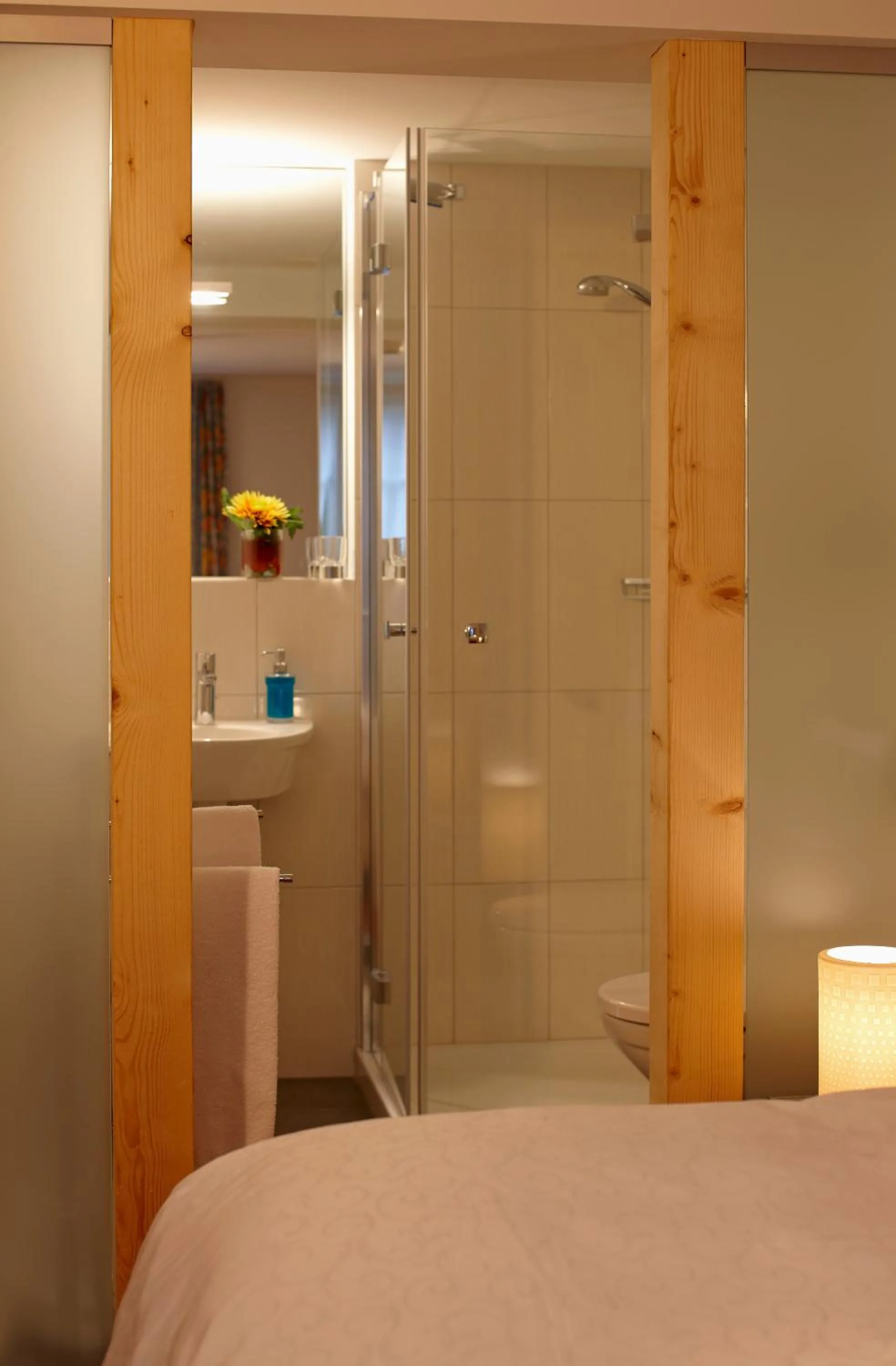 Shower, Bed in Landgasthof Hotel Rössli