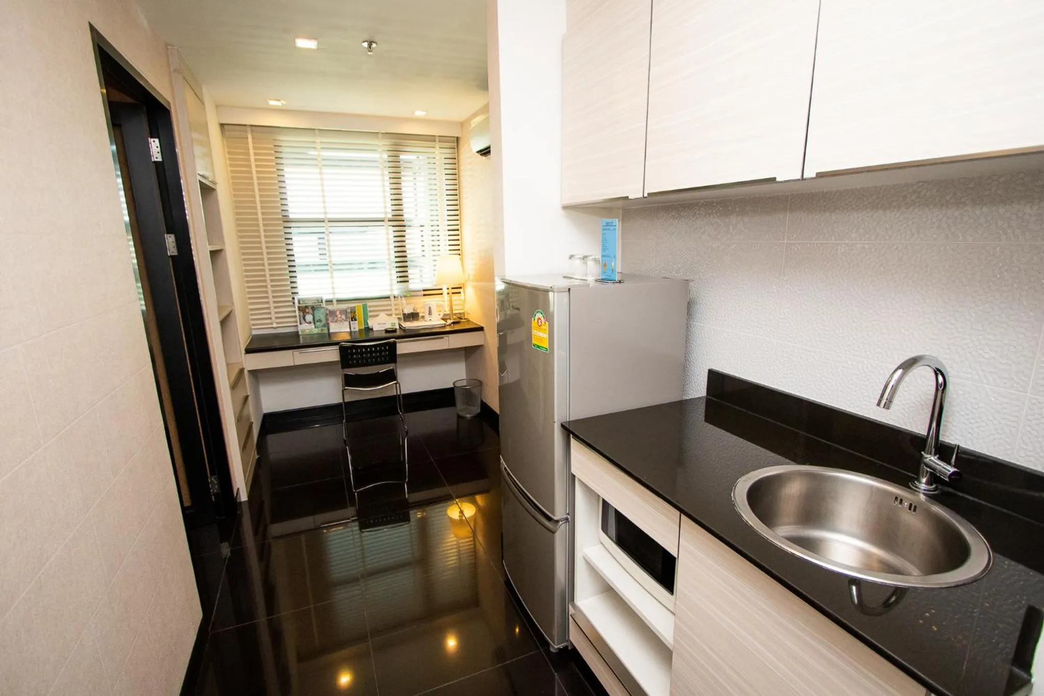 Kitchen or kitchenette in ibis Styles Chiang Mai