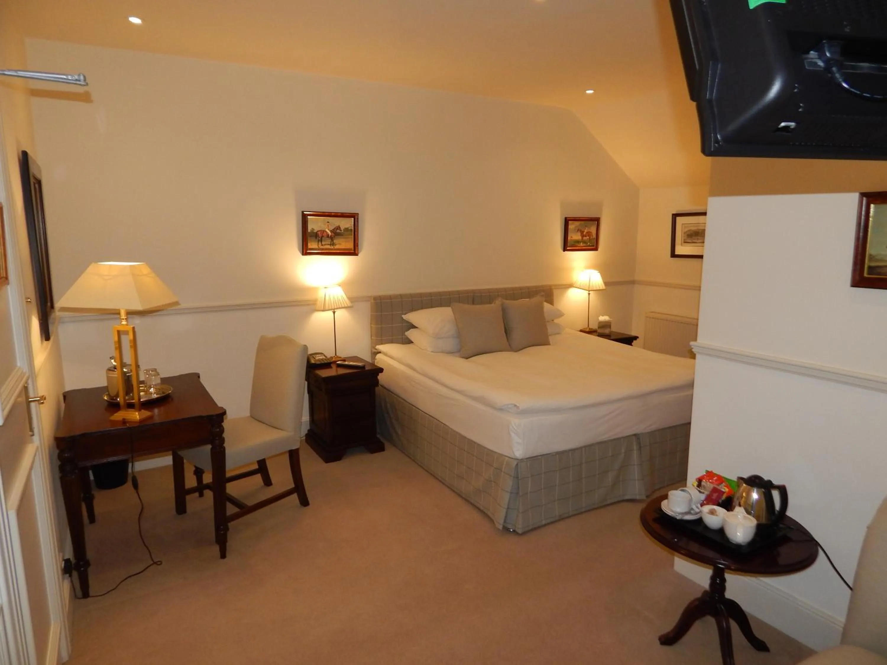 Bedroom, Bed in Burythorpe House