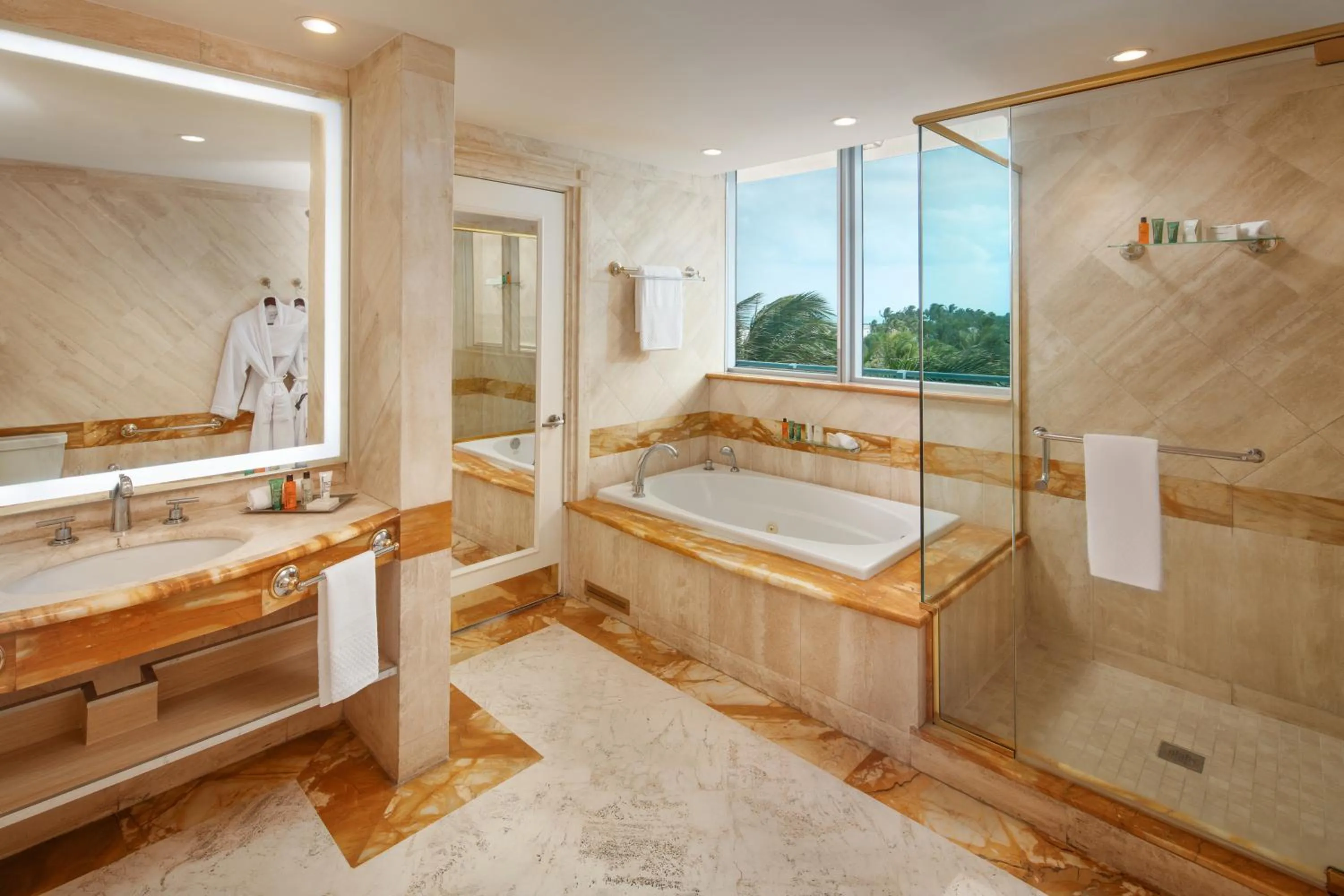 Shower in Hilton Bentley Miami South Beach