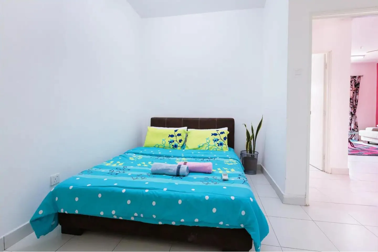 Bed in BEST WALKABLE LOCATION ** DESA TEBRAU JOHOR BAHRU