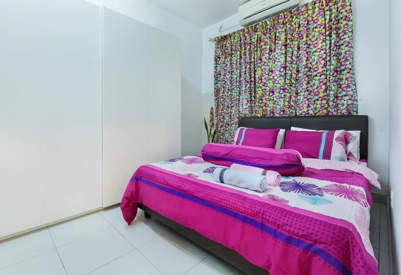 Bed in BEST WALKABLE LOCATION ** DESA TEBRAU JOHOR BAHRU