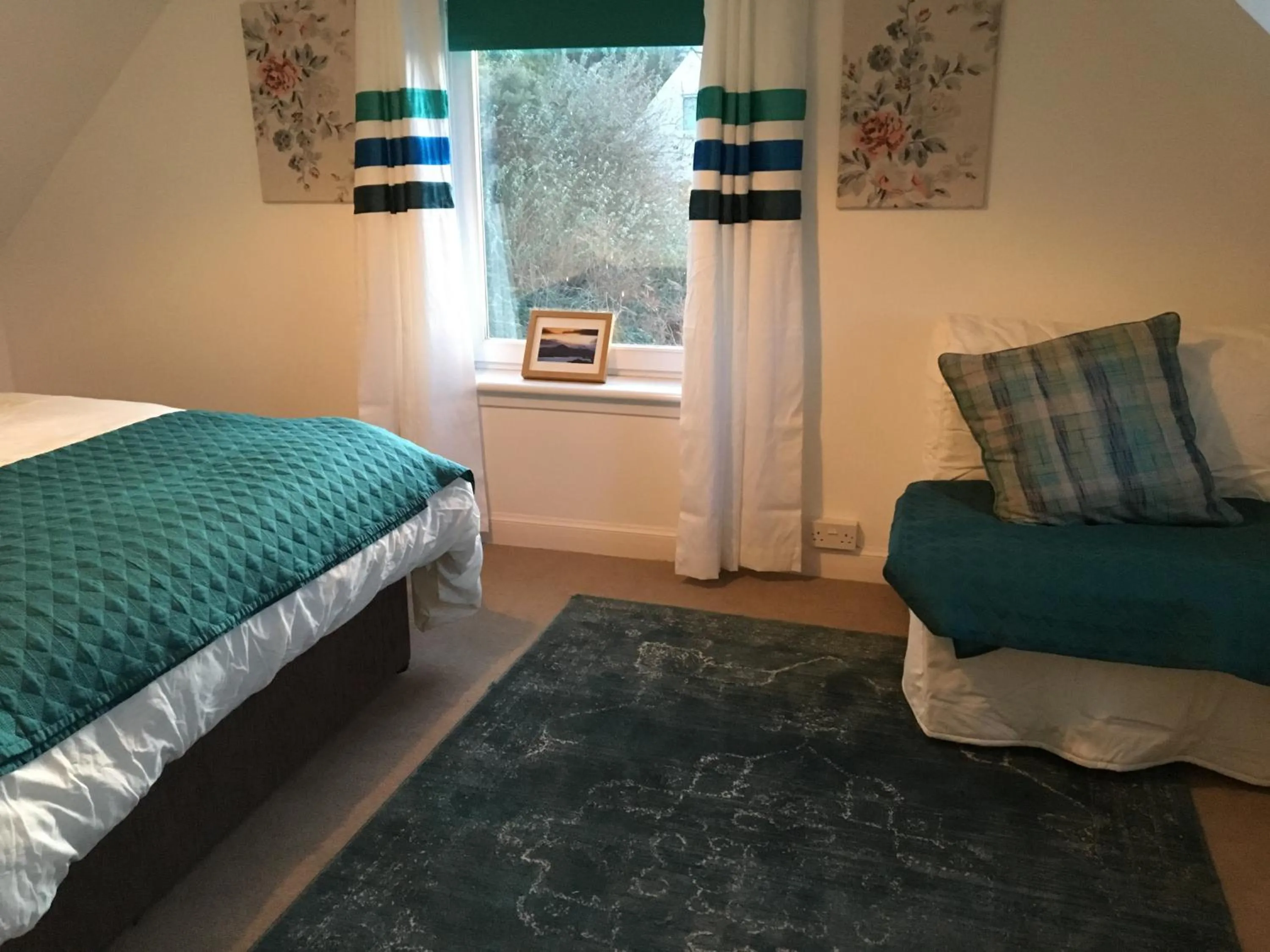 Bedroom, Bed in Hillside