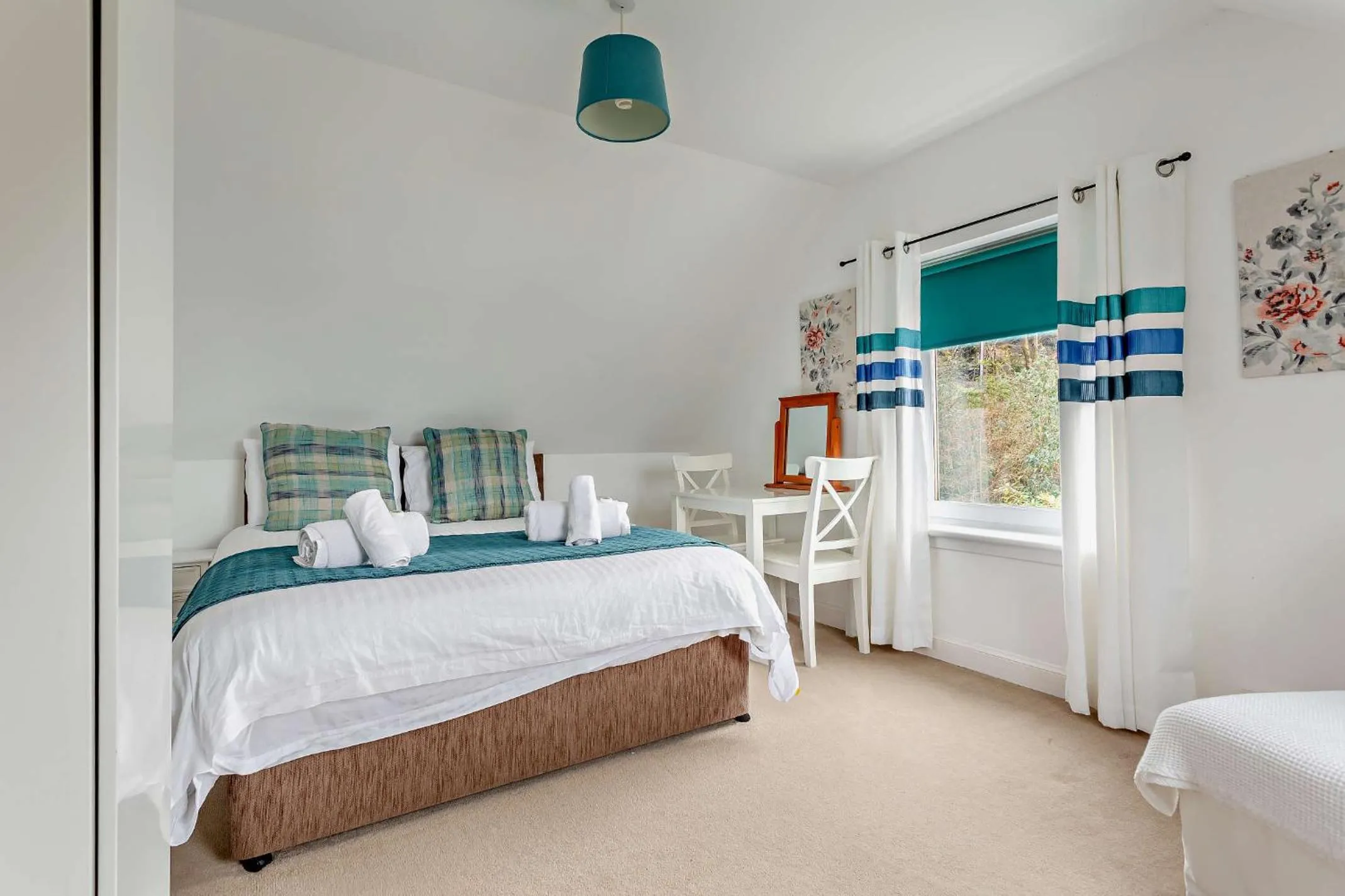 Bedroom, Bed in Hillside