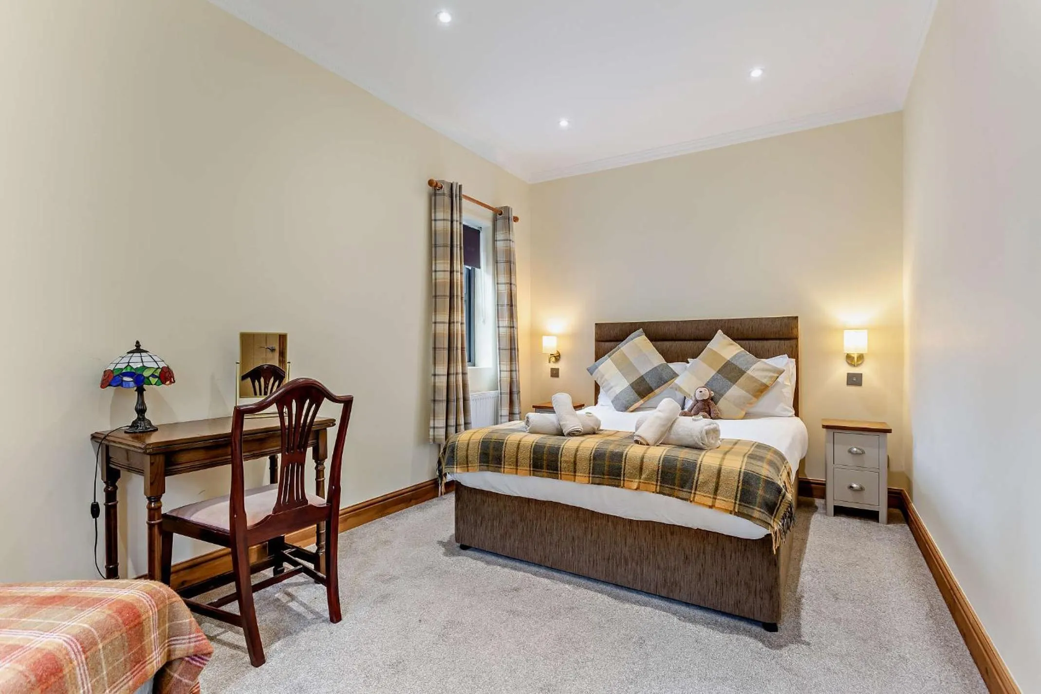 Bedroom, Bed in Hillside