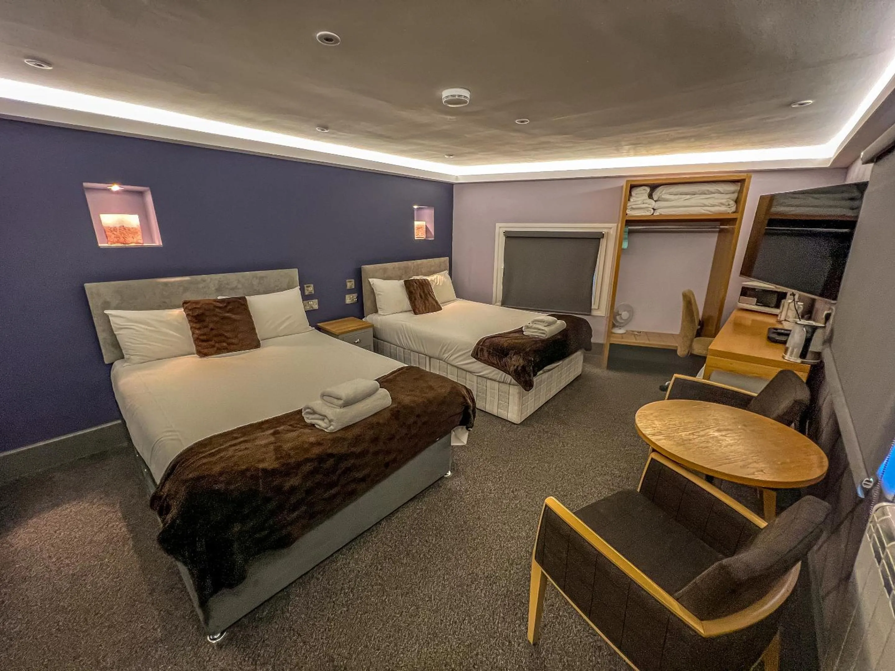 Bedroom, Bed in Fountain House