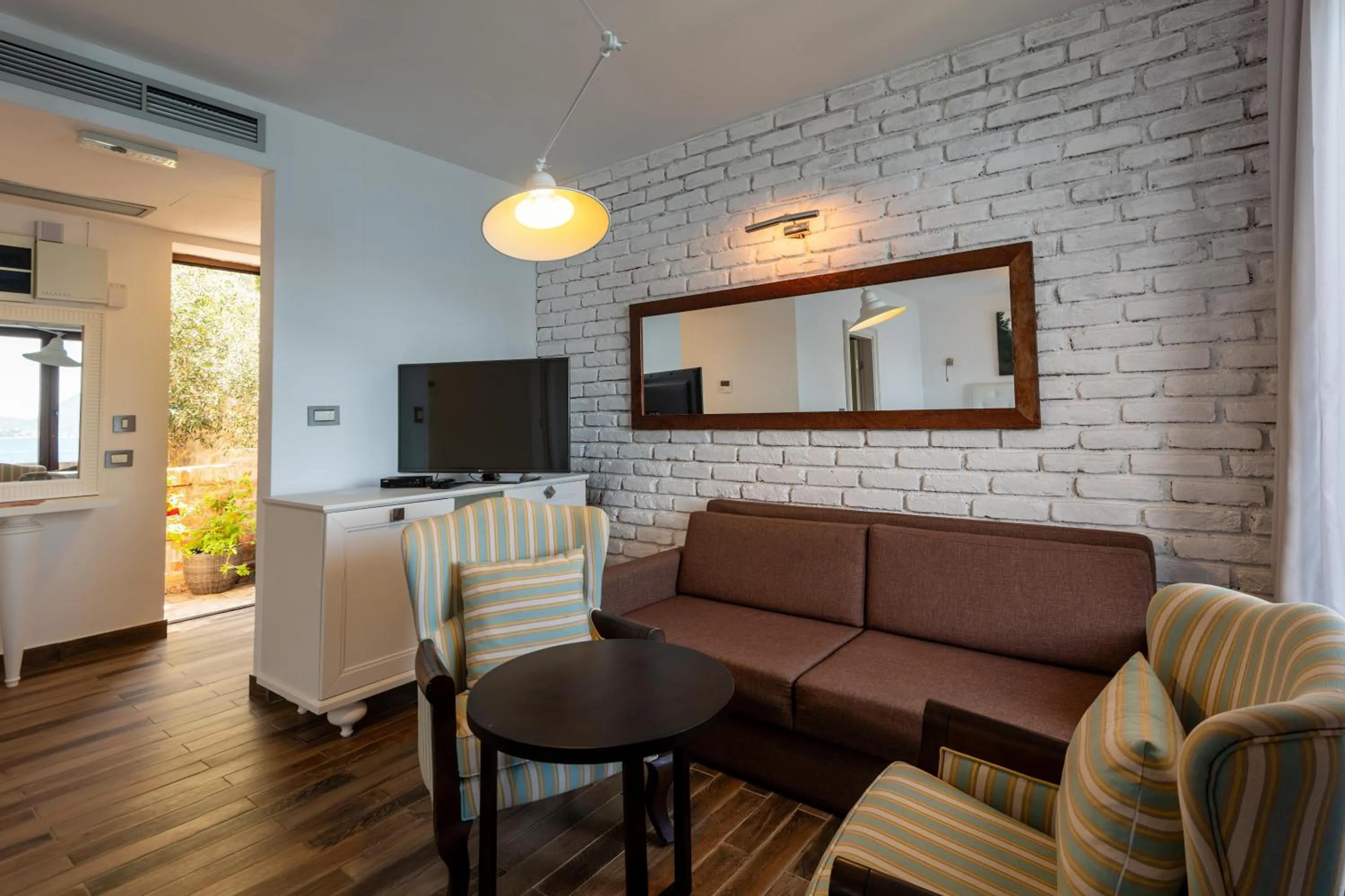 TV and multimedia in Forte Rose Hotel