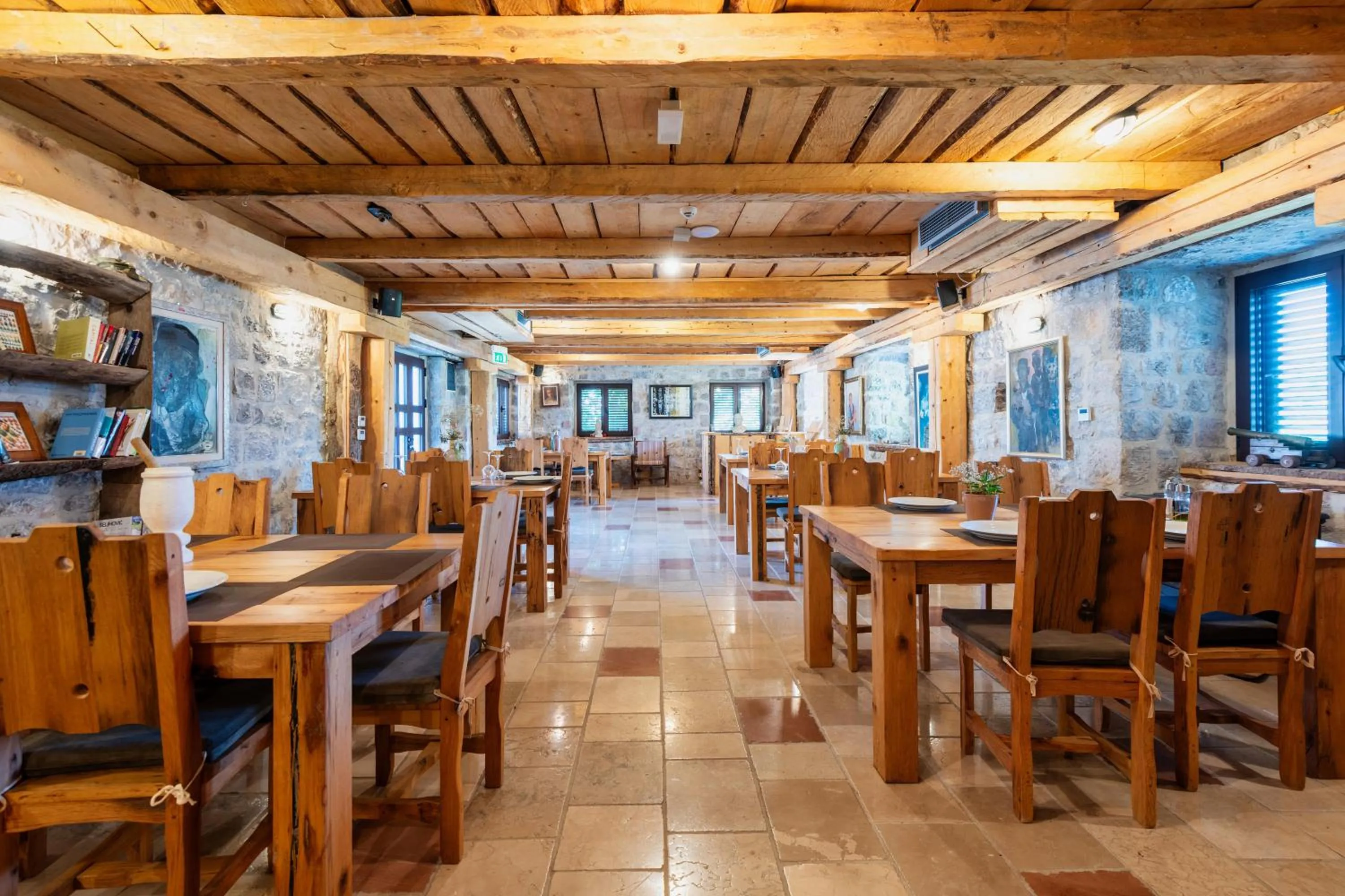 Restaurant/places to eat in Forte Rose Hotel