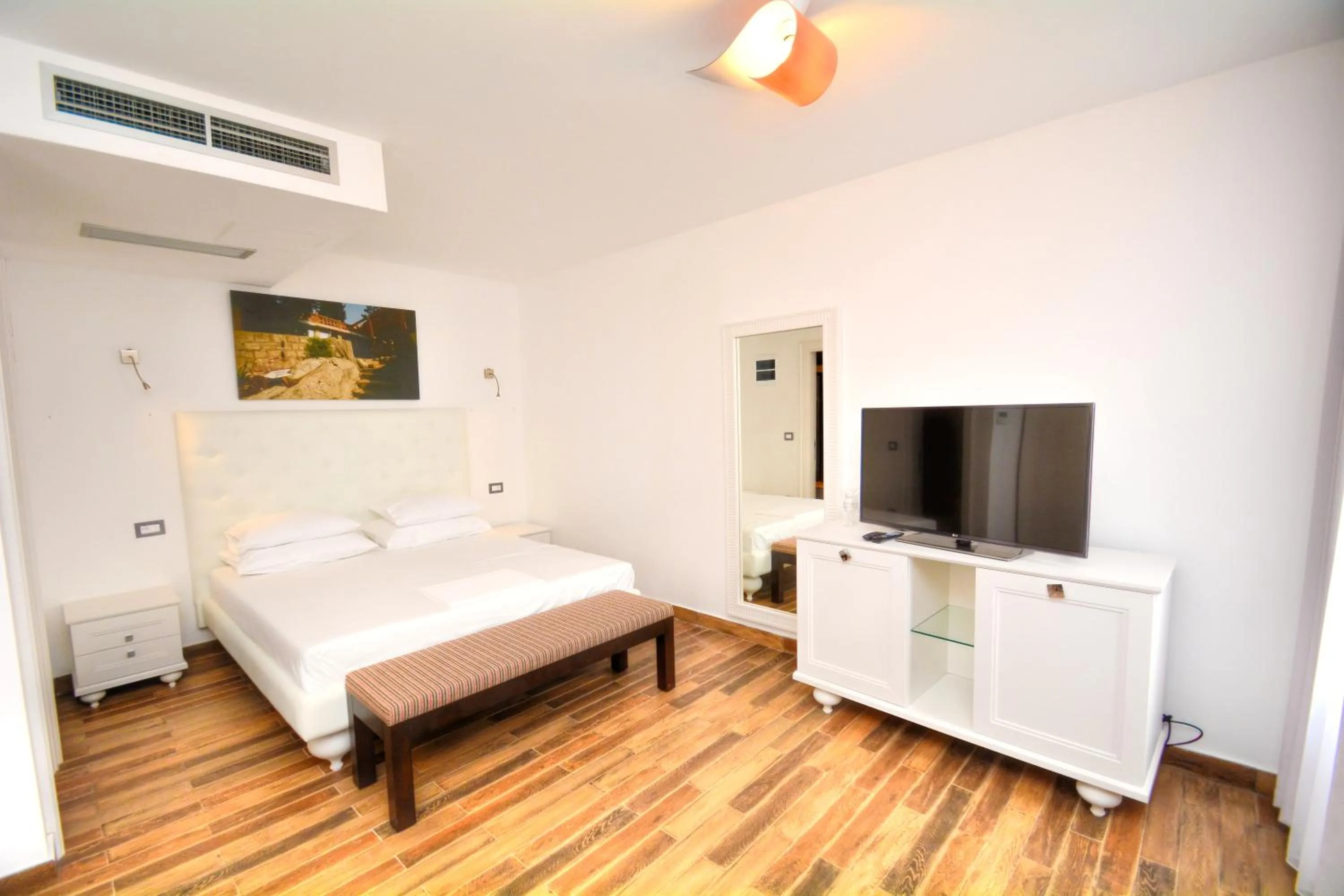 Communal lounge/ TV room in Forte Rose Hotel