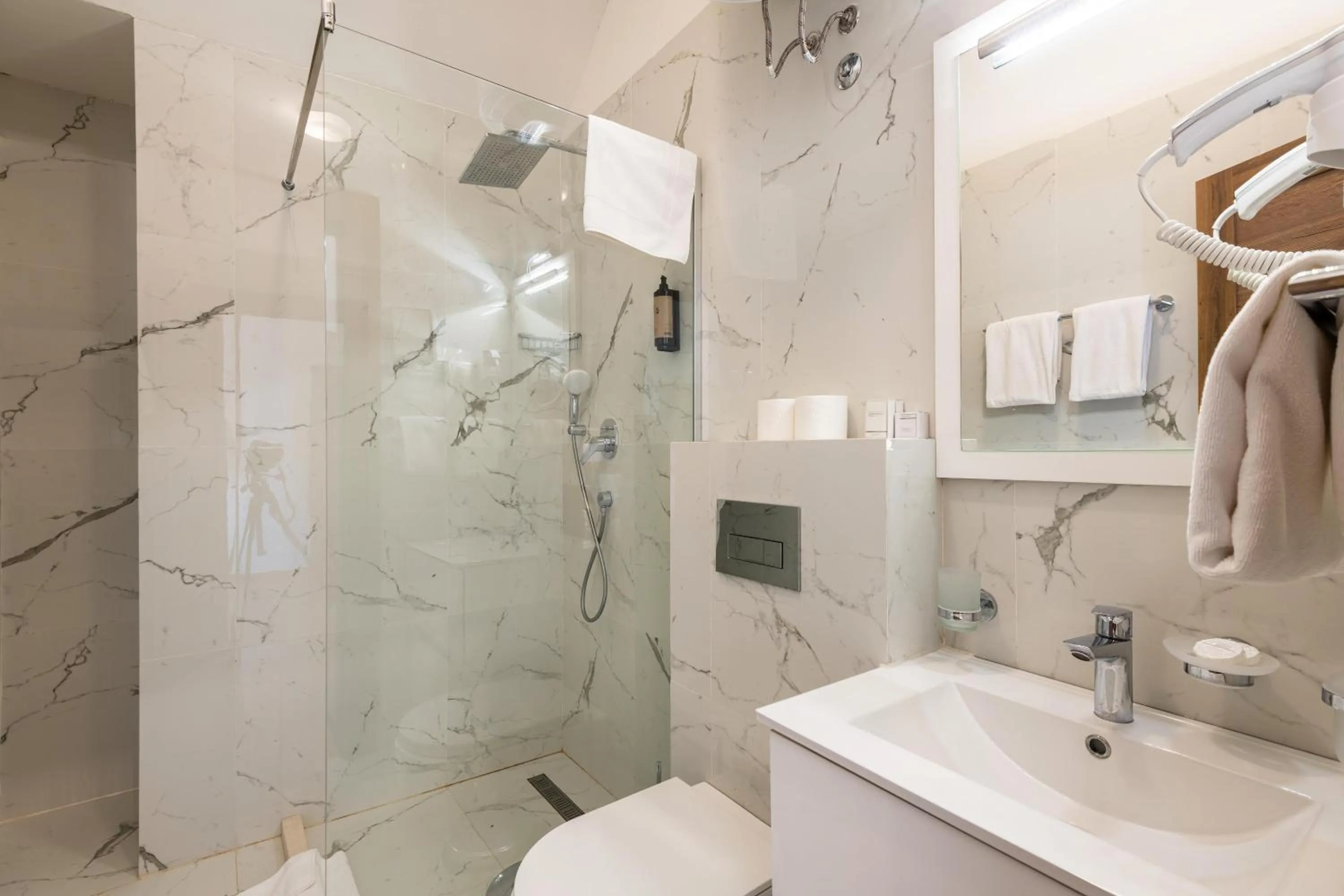 Shower in Forte Rose Hotel