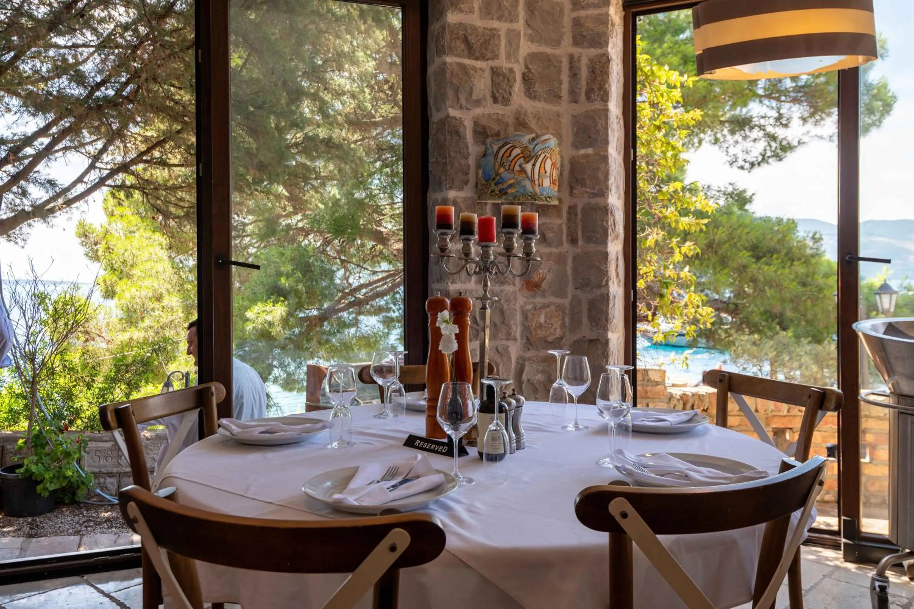 Restaurant/places to eat in Forte Rose Hotel