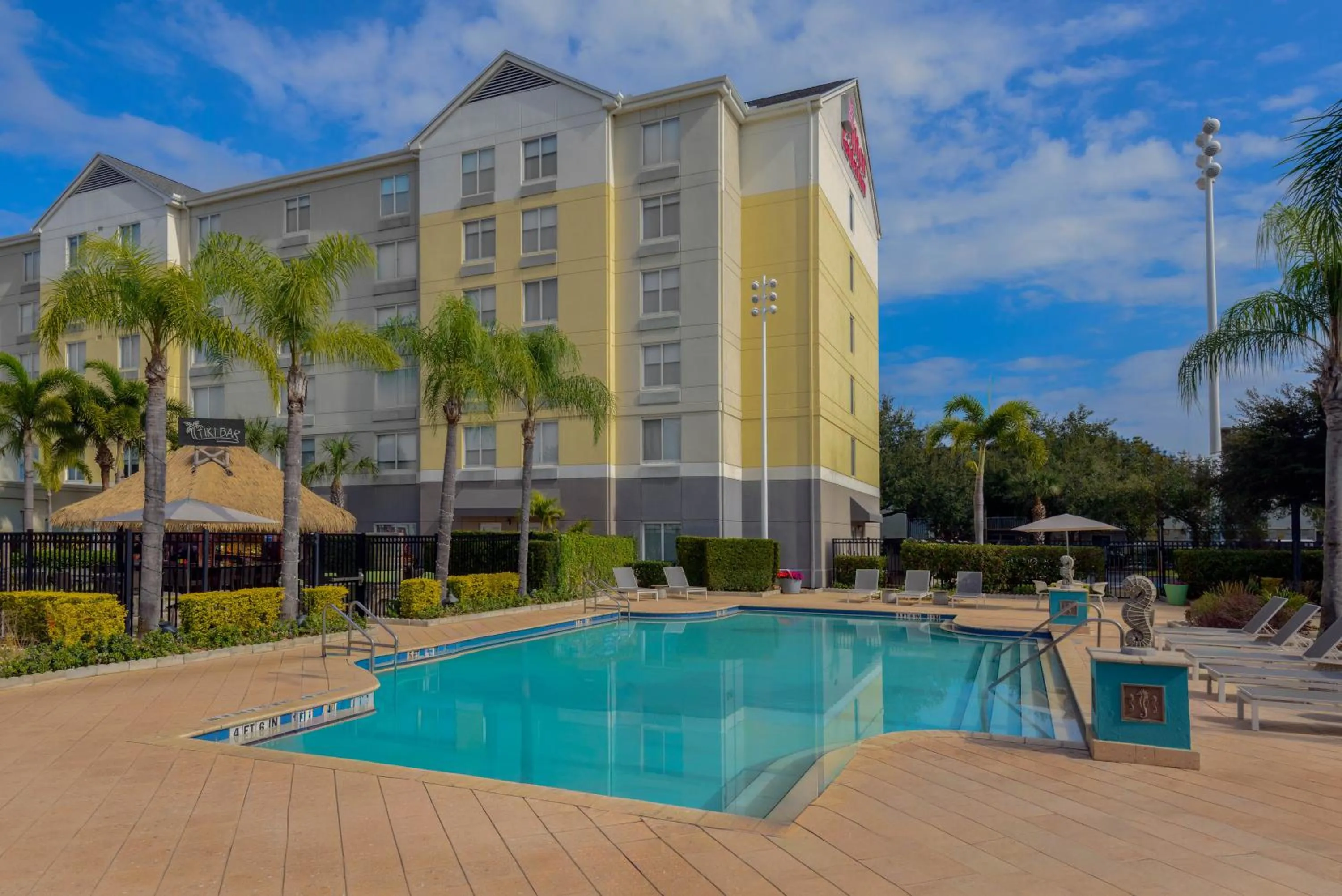 Swimming pool in Hilton Garden Inn Orlando International Drive North
