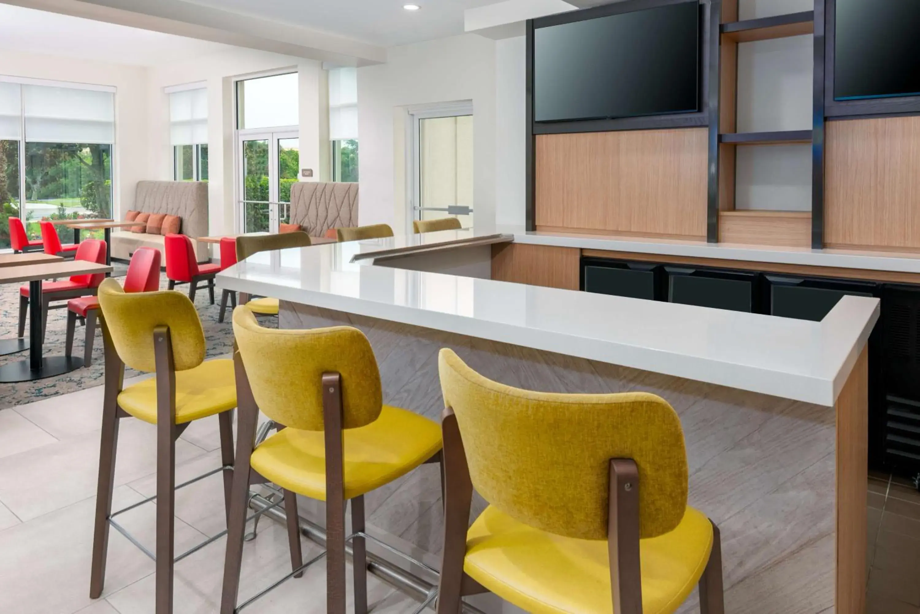 Lounge or bar in Hilton Garden Inn Orlando International Drive North Lounge or bar in Hilton Garden Inn Orlando International Drive North
