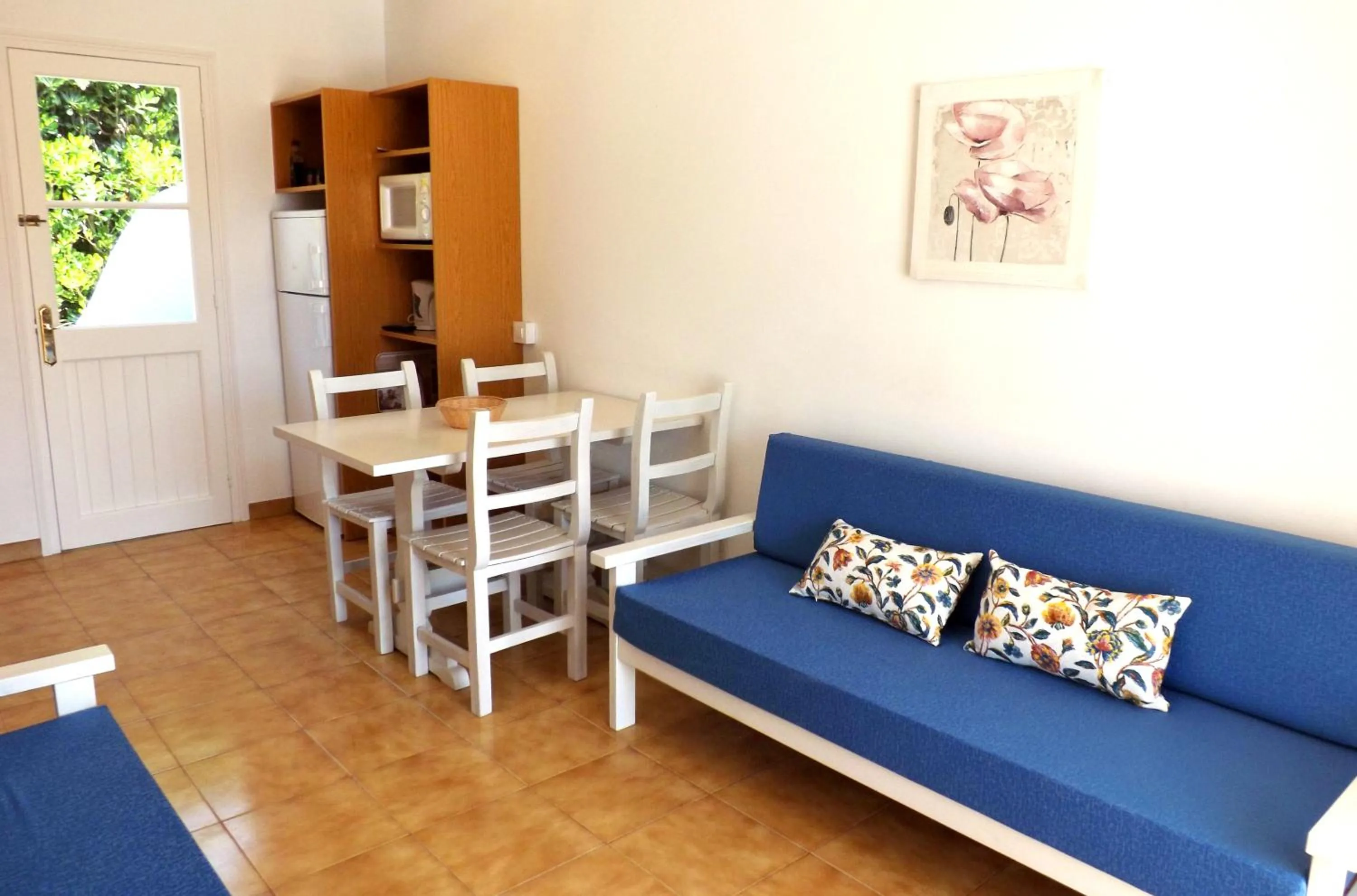 Dining area in Nure Cel Blau