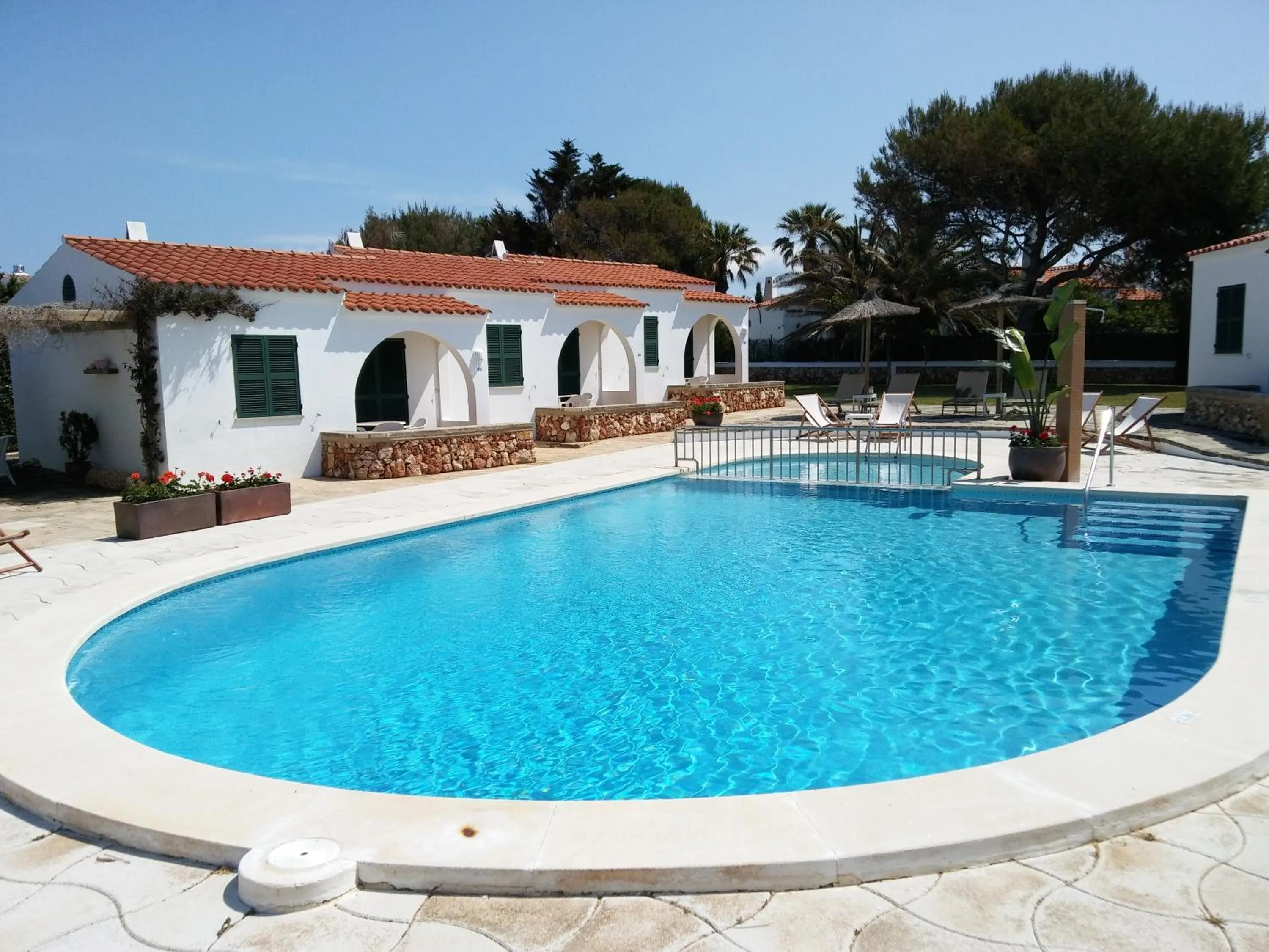 Swimming pool in Nure Cel Blau