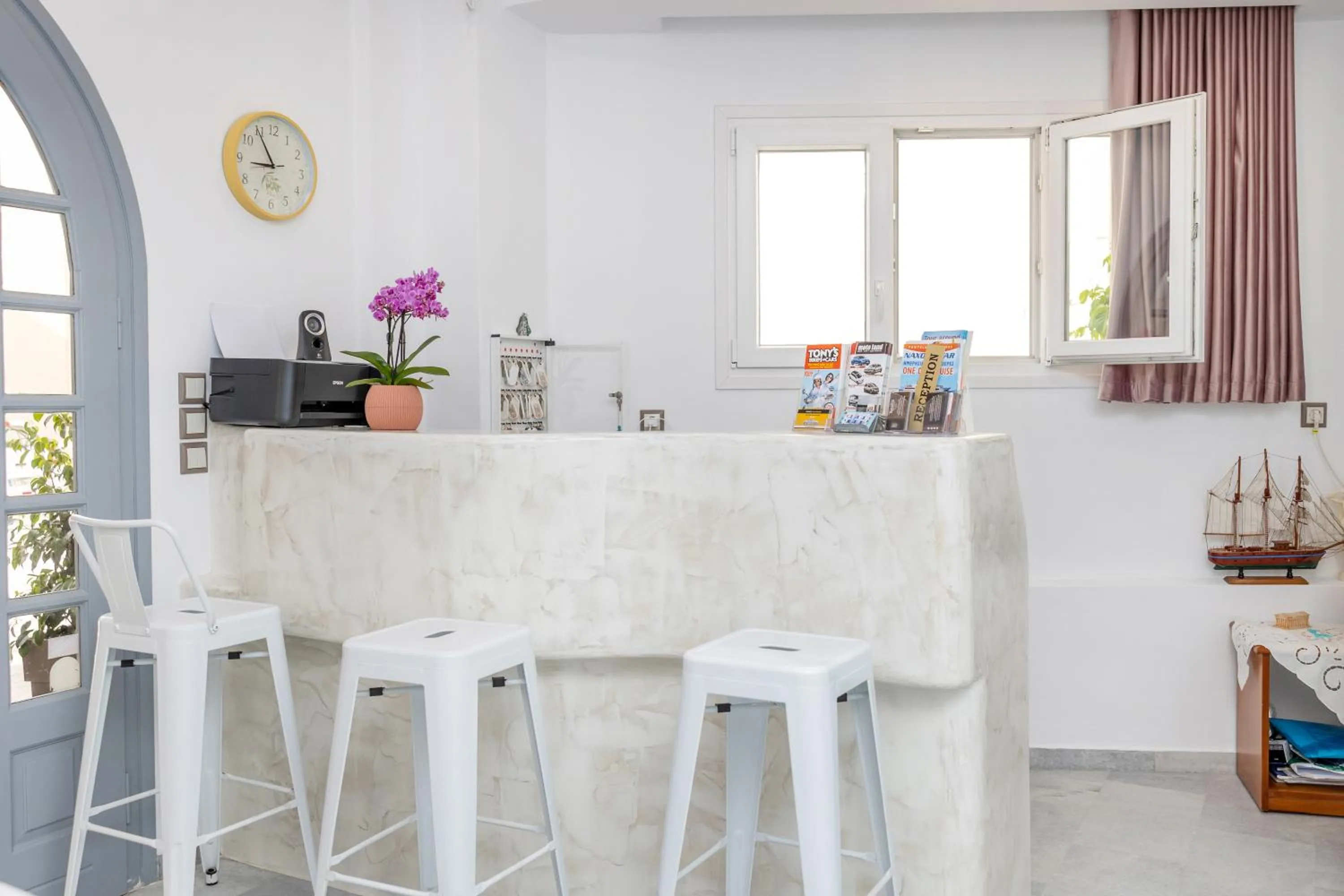 Lobby or reception in Katerina Roza Studios - Heartfelt Hospitality in the City