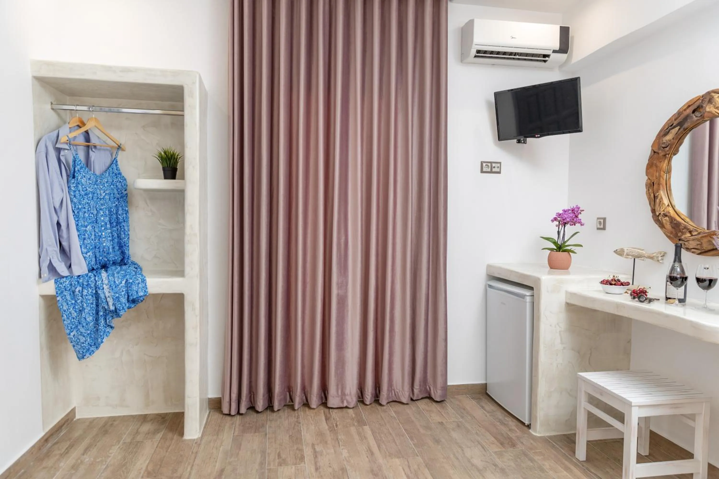 TV and multimedia in Katerina Roza Studios - Heartfelt Hospitality in the City