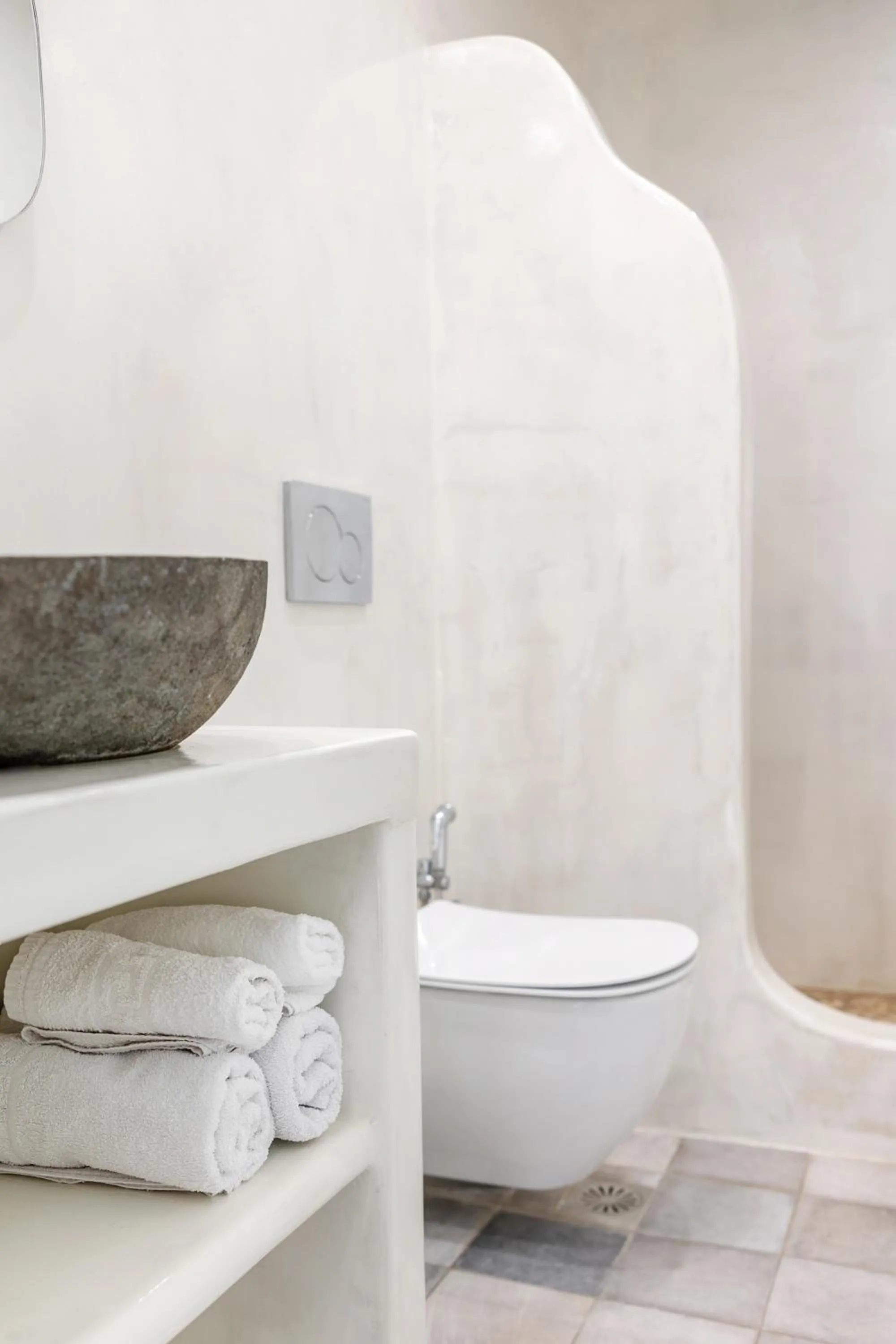 Shower in Katerina Roza Studios - Heartfelt Hospitality in the City