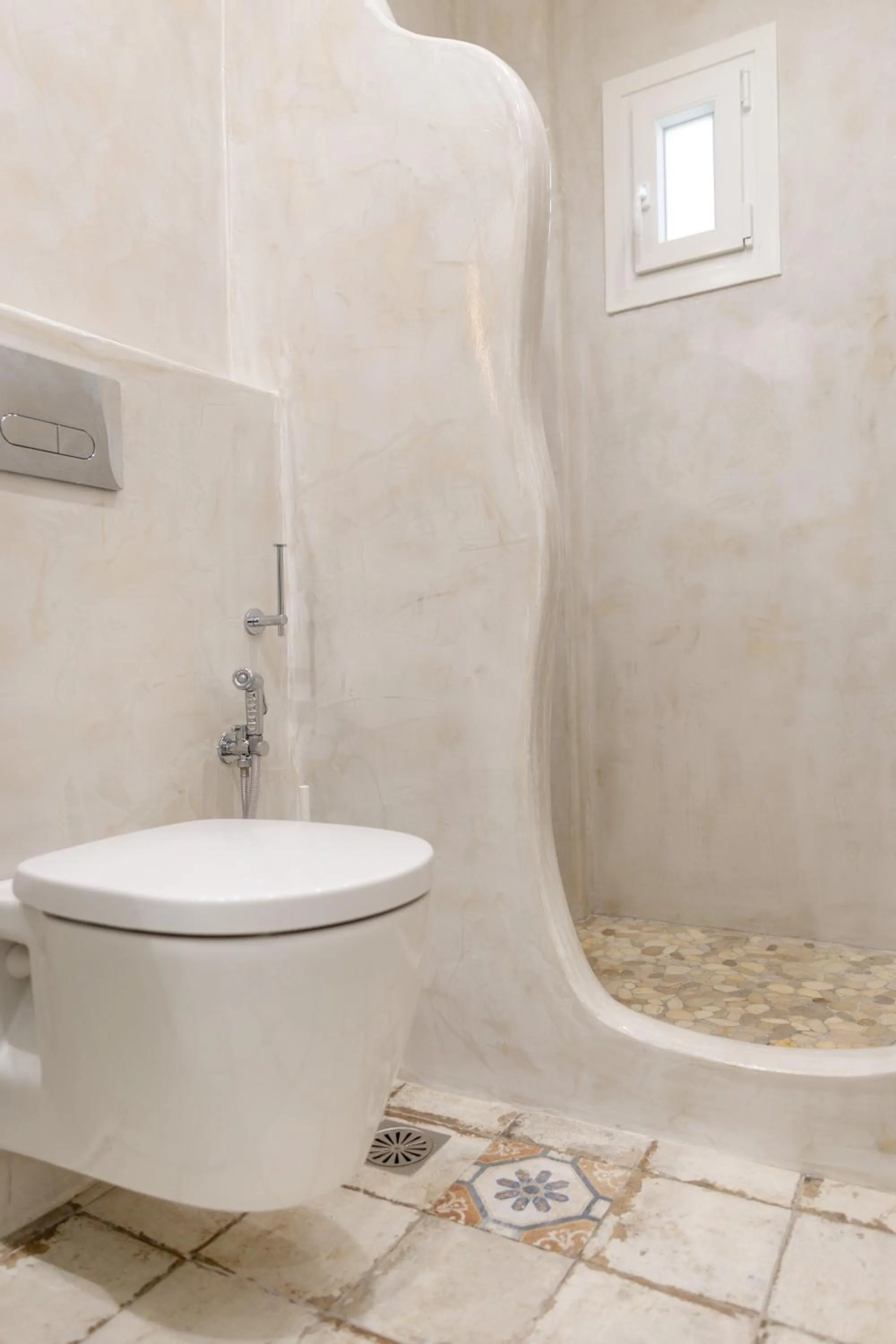 Shower in Katerina Roza Studios - Heartfelt Hospitality in the City