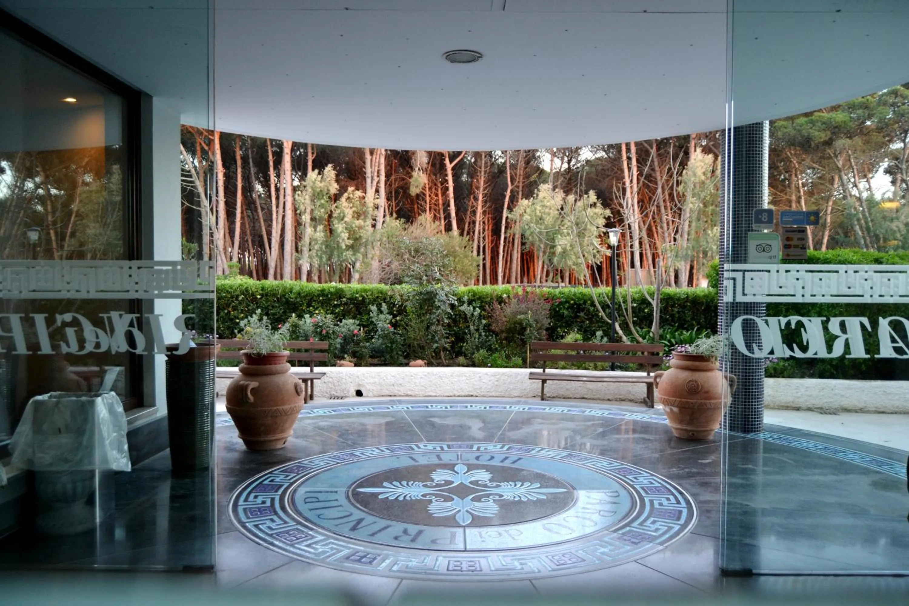 Facade/entrance in Parco Dei Principi